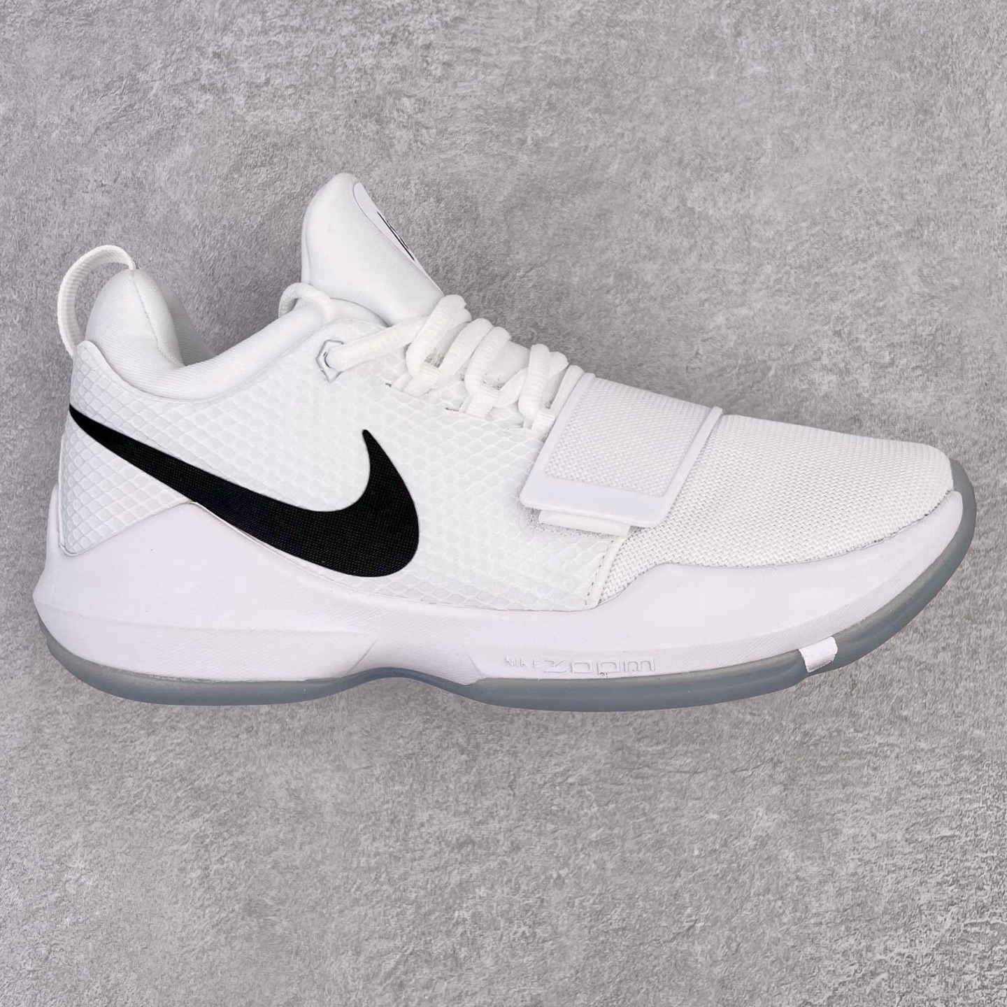 图片[6]-＃K版纯原福利 NK Paul George PG1 保罗乔治一代签名篮球鞋 网眼布面与麂皮材质拼接合成的鞋身充满质感 鞋面与鞋底的鱼鳞纹路、携带扣的浮标形状设计的灵感来自于乔治最大的个人爱好一钓鱼 鞋身的F引ywire动态飞线与大绑带设计为球鞋提供了非常优秀的包妻和稳定性 中底则使用了Phylon泡棉加前掌Zoom Air气垫 带来轻盈而富有回弹力的缓震效果 球鞋后部的3M反光条设计则寓意着他那次著名的受伤事件 尺码：39 40 40.5 41 42 42.5 43 44 44.5 45 46-选品中心