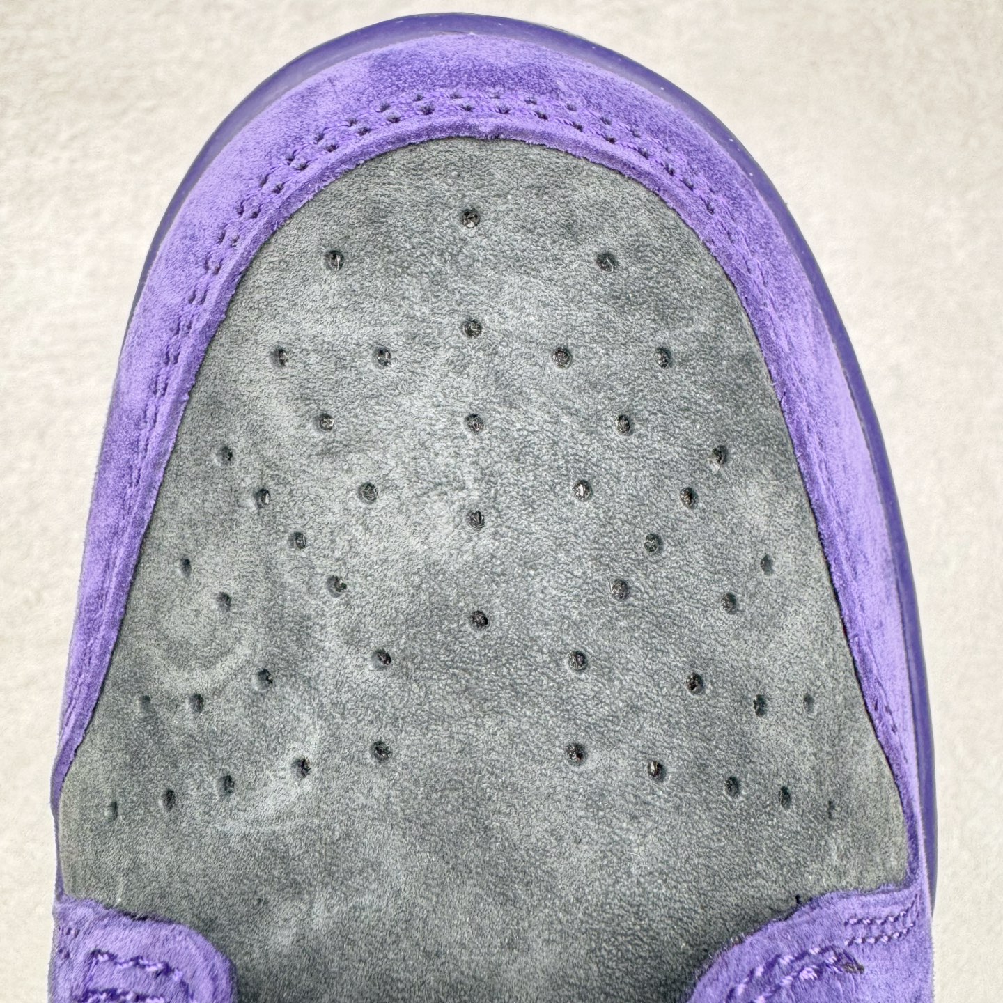 图片[16]-＃纯原 Supreme x Nk Dunk SB Dunk Low 舒适 防滑耐磨低帮板鞋 男女同款 联名欧洲限定紫色 HQ8487-500 独家原厂航空铝磨具打磨大底 鞋头坡度极致还原 原盒原配 圈内天花板工艺 原厂冲刀 超高清洁度 全鞋零毛边皮料切割 全套原楦原模倾力打造完美版型 采用原厂百宏鞋带以及原厂百宏织唛舌标 内标可供原厂几率过验 原厂中底布黄色点胶 原厂中底布拉帮走线遵循公司‼️尺码：36 36.5 37.5 38 38.5 39 40 40.5 41 42 42.5 43 44 44.5 45 46 47.5-选品中心