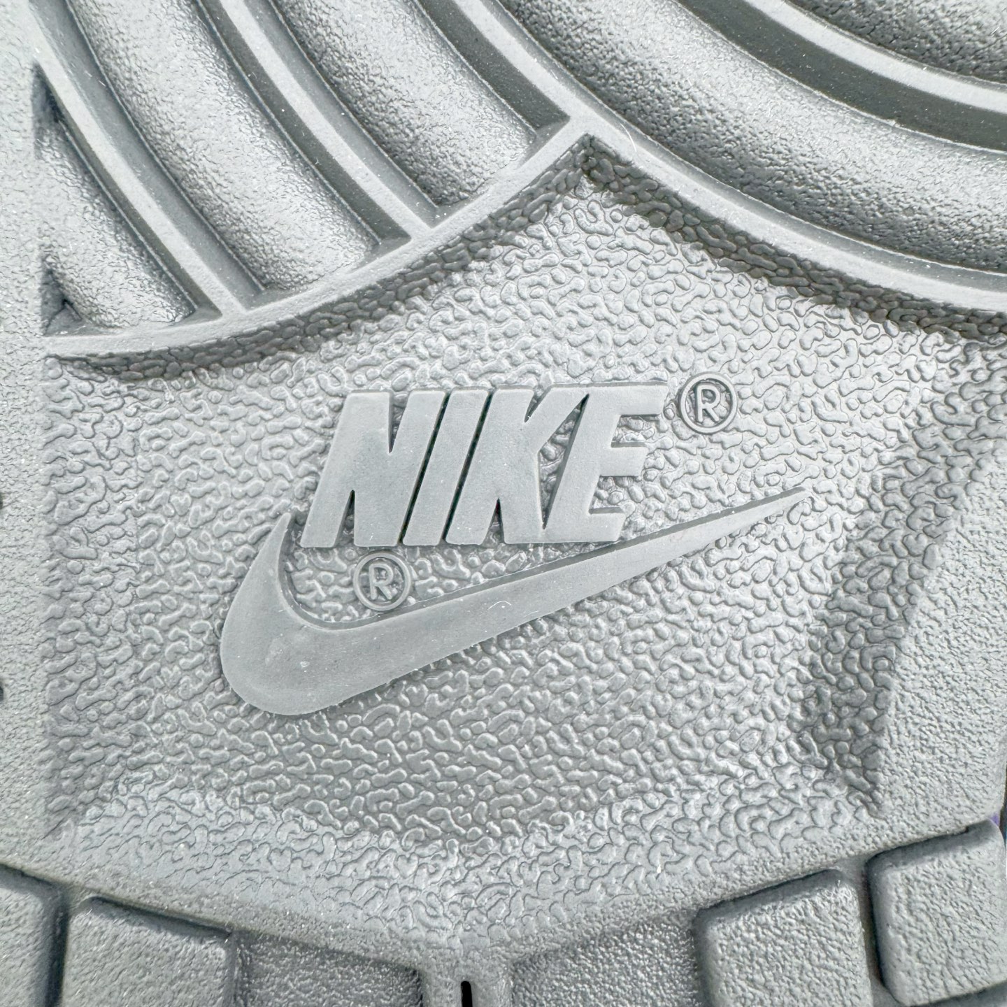 图片[21]-＃纯原 Supreme x Nk Dunk SB Dunk Low 舒适 防滑耐磨低帮板鞋 男女同款 联名欧洲限定紫色 HQ8487-500 独家原厂航空铝磨具打磨大底 鞋头坡度极致还原 原盒原配 圈内天花板工艺 原厂冲刀 超高清洁度 全鞋零毛边皮料切割 全套原楦原模倾力打造完美版型 采用原厂百宏鞋带以及原厂百宏织唛舌标 内标可供原厂几率过验 原厂中底布黄色点胶 原厂中底布拉帮走线遵循公司‼️尺码：36 36.5 37.5 38 38.5 39 40 40.5 41 42 42.5 43 44 44.5 45 46 47.5-选品中心