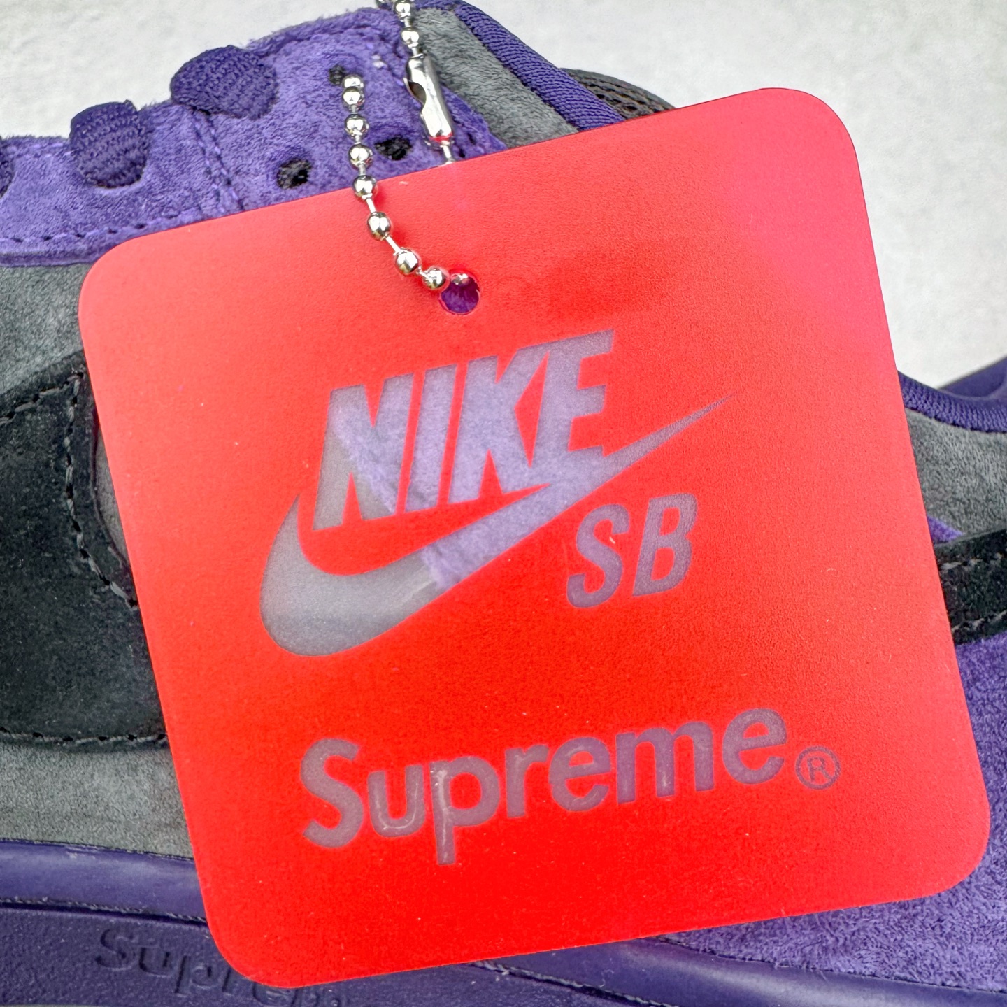 图片[14]-＃纯原 Supreme x Nk Dunk SB Dunk Low 舒适 防滑耐磨低帮板鞋 男女同款 联名欧洲限定紫色 HQ8487-500 独家原厂航空铝磨具打磨大底 鞋头坡度极致还原 原盒原配 圈内天花板工艺 原厂冲刀 超高清洁度 全鞋零毛边皮料切割 全套原楦原模倾力打造完美版型 采用原厂百宏鞋带以及原厂百宏织唛舌标 内标可供原厂几率过验 原厂中底布黄色点胶 原厂中底布拉帮走线遵循公司‼️尺码：36 36.5 37.5 38 38.5 39 40 40.5 41 42 42.5 43 44 44.5 45 46 47.5-选品中心