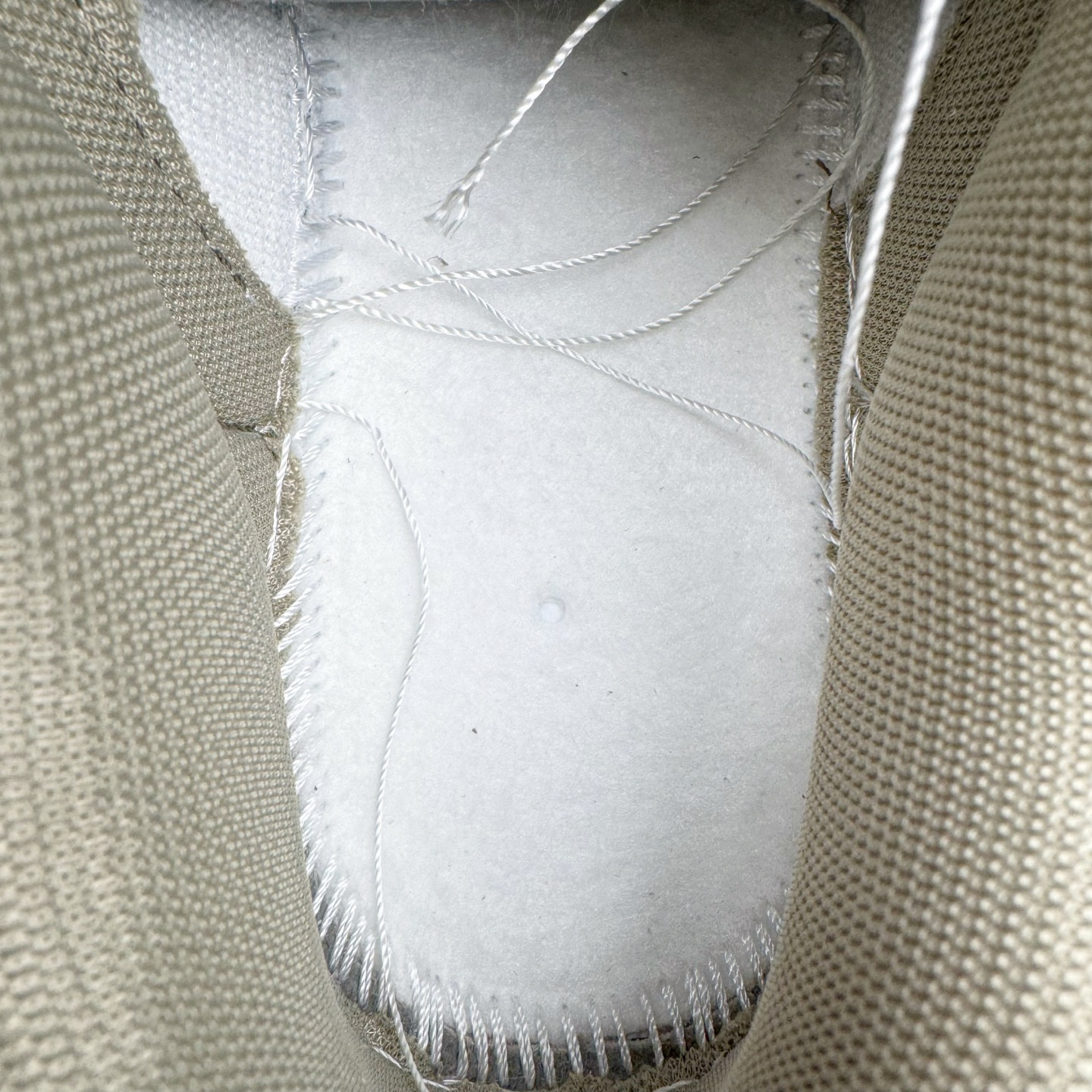 图片[10]-＃YC纯原 NK Dunk Low 灰绿 IB6399-002 实力大厂出品 新配色陆续开发 利润个位数只为口碑 全套原纸板楦头开发 确保原汁原味 完美呈现DUNK版型 一比一鞋头弧度高度鞋身弧度 此版本只针对中端市场 皮料材质有所更替 其他数据细节工艺流程均保持一致 绝不口嗨 细节品控鞋型随意对比 独家私模官方第六代原厂航空铝磨具打磨大底 鞋头坡度极致还原 无解鞋型 原盒原配 圈内天花板工艺 原厂玻璃冲刀 超高清洁度 全鞋零毛边皮料切割 原厂中底布点胶 中底布拉帮走线遵循公司 尺码：36 36.5 37.5 38 38.5 39 40 40.5 41 42 42.5 43 44 44.5 45 46-选品中心