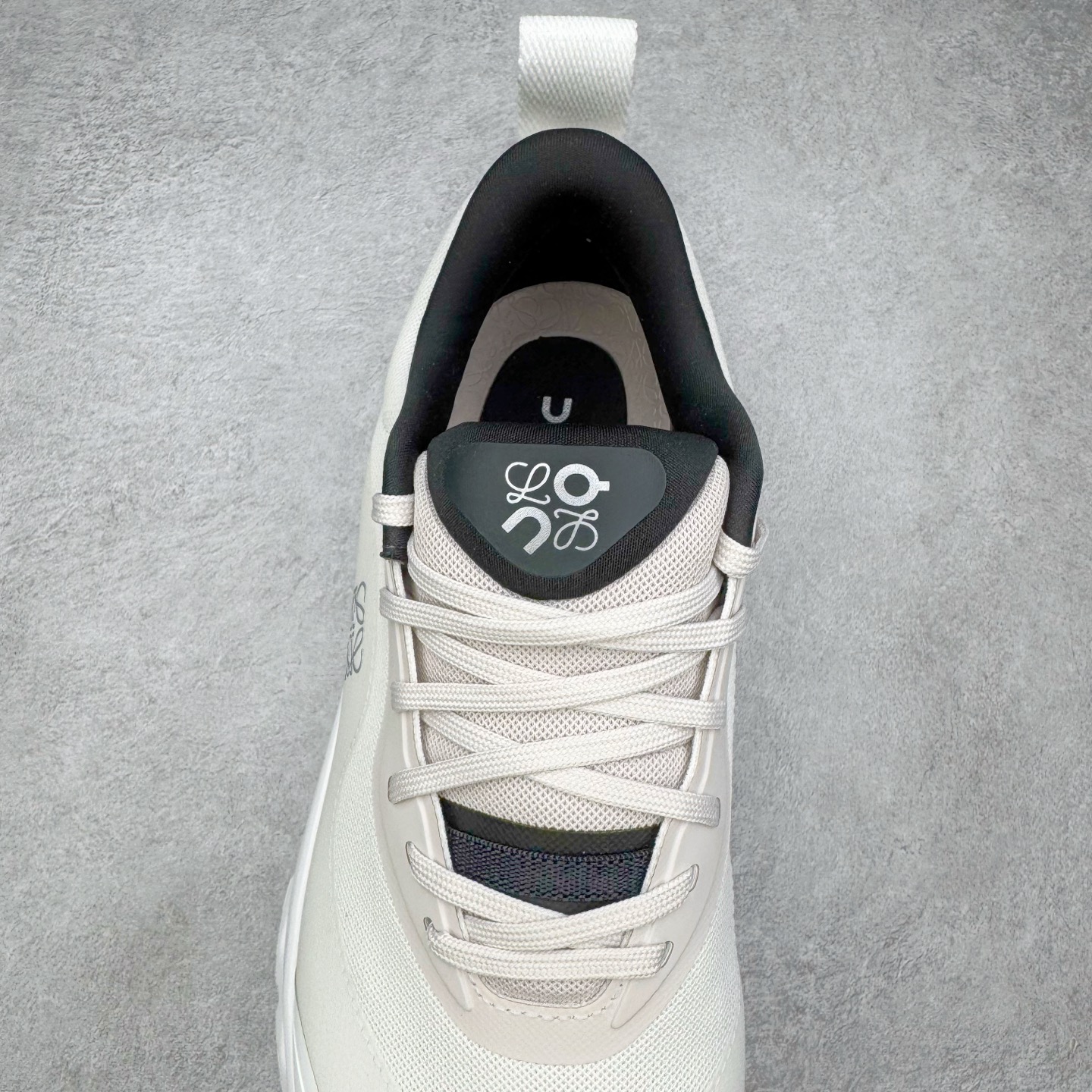 图片[5]-＃M纯原 LOEWE x On Cloudtilt 2.0 昂跑罗意威联名 圆头系带生活休闲鞋 此运动品牌 开创于2010年 缓震着陆、强效回弹、轻柔质感的设计构思始终是ON研制关键 与此同时基于“为全球提供革新性的跑步感受”信念 陆续推出了多款跑鞋及其以专业运动人体跑步工程学为设计关键的功能性跑步服饰设备 让跑者不费力气地畅快畅跑 尺码：36 36.5 37.5 38 38.5 39 40 40.5 41 42 42.5 43 44 44.5 45 46-选品中心