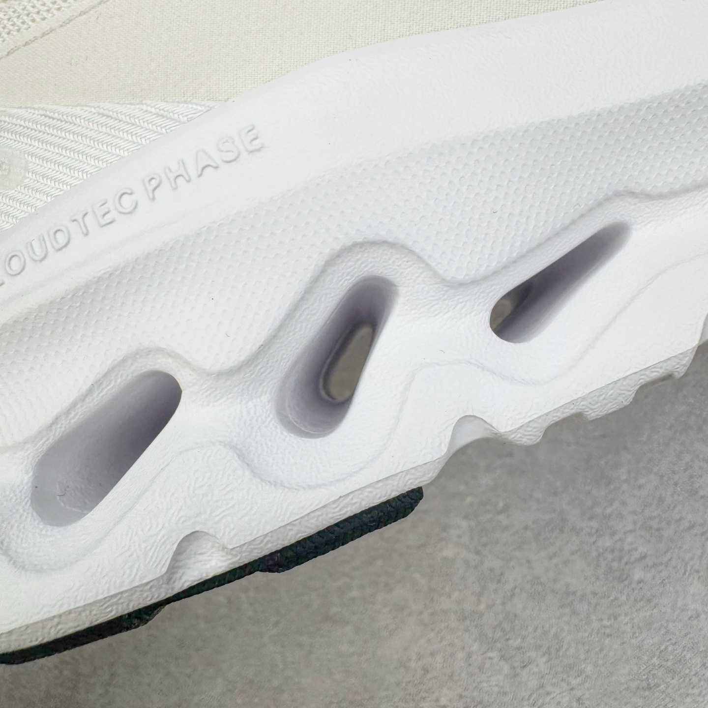 图片[19]-＃M纯原 LOEWE x On Cloudtilt 2.0 昂跑罗意威联名 圆头系带生活休闲鞋 此运动品牌 开创于2010年 缓震着陆、强效回弹、轻柔质感的设计构思始终是ON研制关键 与此同时基于“为全球提供革新性的跑步感受”信念 陆续推出了多款跑鞋及其以专业运动人体跑步工程学为设计关键的功能性跑步服饰设备 让跑者不费力气地畅快畅跑 尺码：36 36.5 37.5 38 38.5 39 40 40.5 41 42 42.5 43 44 44.5 45 46-选品中心