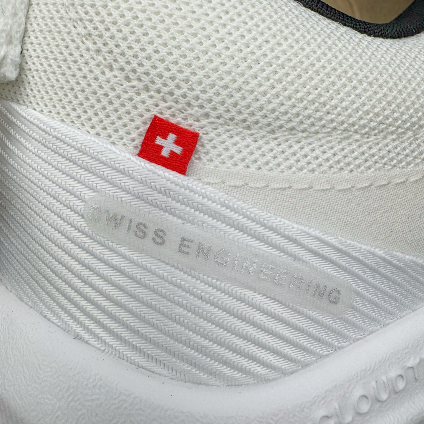 图片[17]-＃M纯原 LOEWE x On Cloudtilt 2.0 昂跑罗意威联名 圆头系带生活休闲鞋 此运动品牌 开创于2010年 缓震着陆、强效回弹、轻柔质感的设计构思始终是ON研制关键 与此同时基于“为全球提供革新性的跑步感受”信念 陆续推出了多款跑鞋及其以专业运动人体跑步工程学为设计关键的功能性跑步服饰设备 让跑者不费力气地畅快畅跑 尺码：36 36.5 37.5 38 38.5 39 40 40.5 41 42 42.5 43 44 44.5 45 46-选品中心