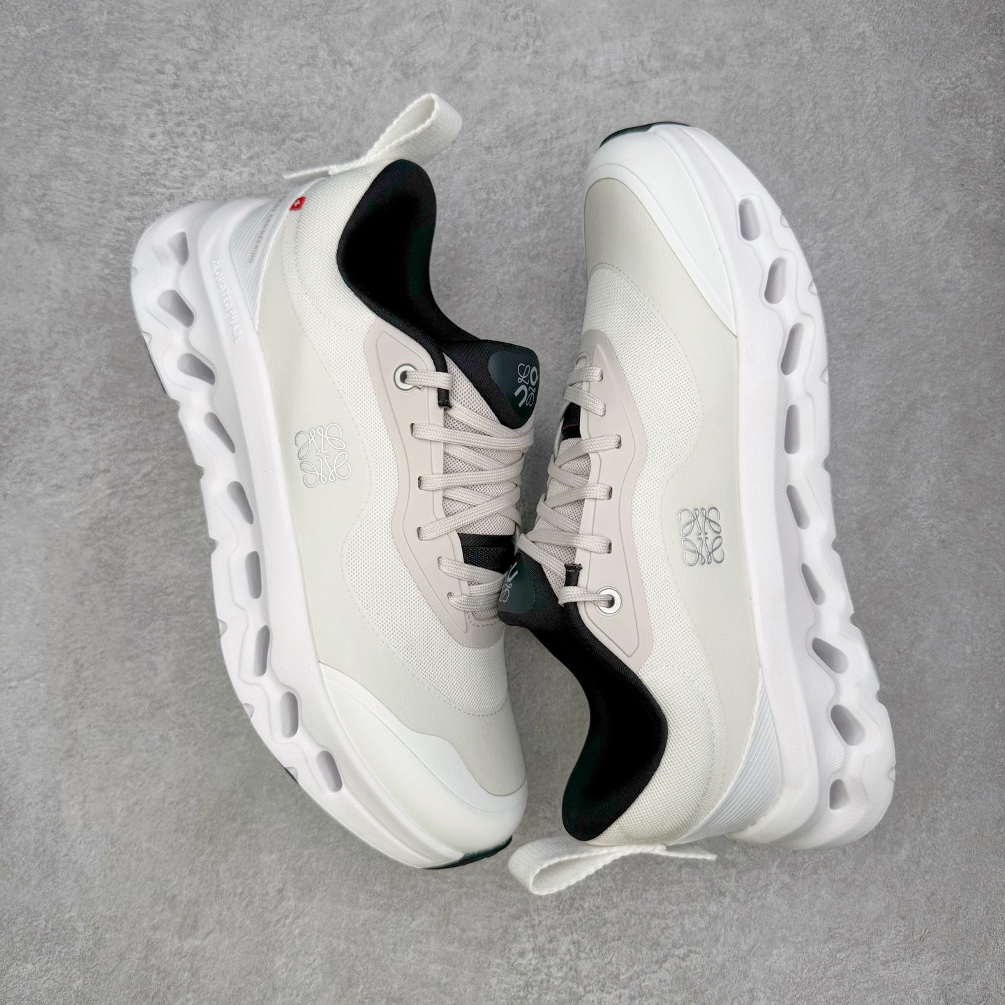 图片[3]-＃M纯原 LOEWE x On Cloudtilt 2.0 昂跑罗意威联名 圆头系带生活休闲鞋 此运动品牌 开创于2010年 缓震着陆、强效回弹、轻柔质感的设计构思始终是ON研制关键 与此同时基于“为全球提供革新性的跑步感受”信念 陆续推出了多款跑鞋及其以专业运动人体跑步工程学为设计关键的功能性跑步服饰设备 让跑者不费力气地畅快畅跑 尺码：36 36.5 37.5 38 38.5 39 40 40.5 41 42 42.5 43 44 44.5 45 46-选品中心