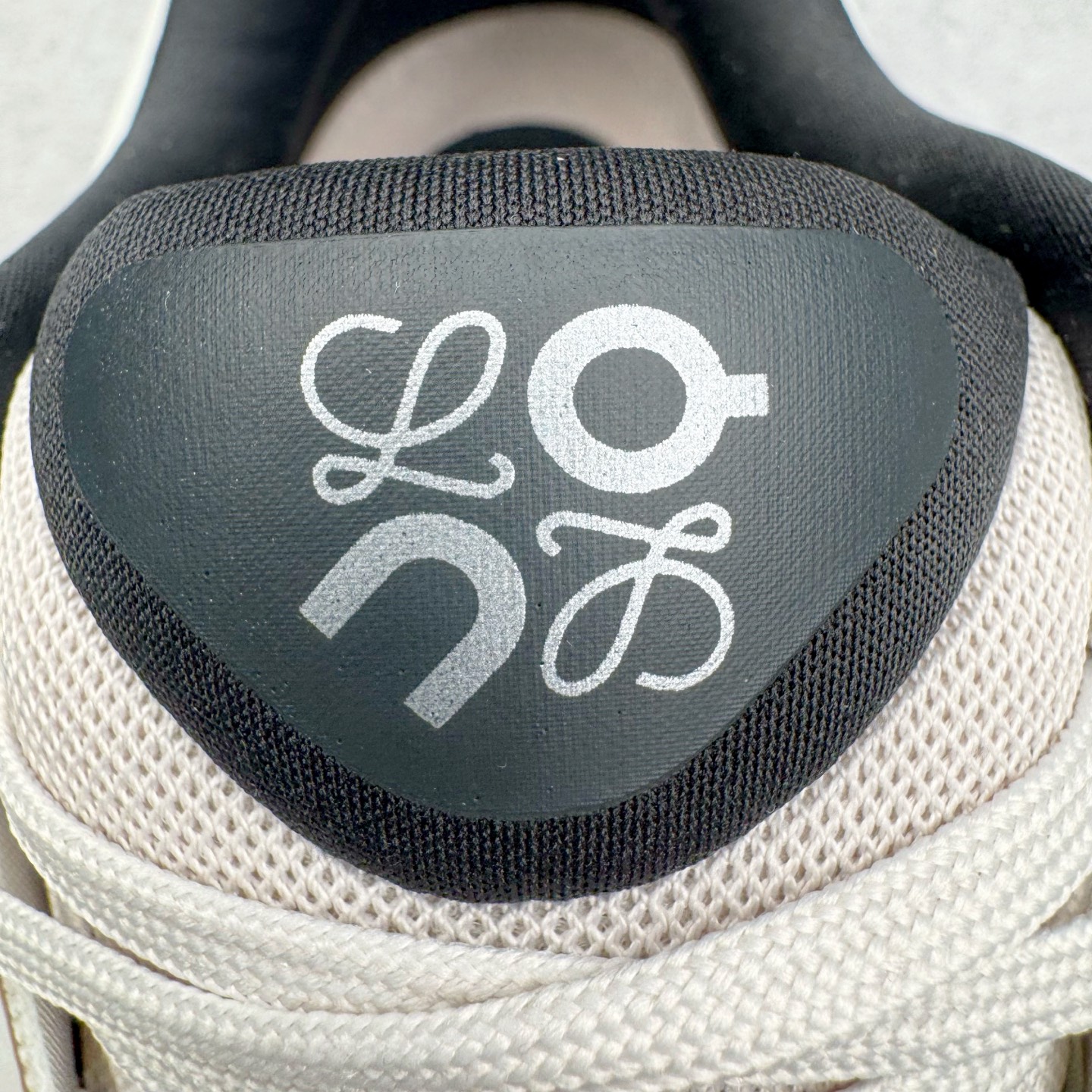 图片[13]-＃M纯原 LOEWE x On Cloudtilt 2.0 昂跑罗意威联名 圆头系带生活休闲鞋 此运动品牌 开创于2010年 缓震着陆、强效回弹、轻柔质感的设计构思始终是ON研制关键 与此同时基于“为全球提供革新性的跑步感受”信念 陆续推出了多款跑鞋及其以专业运动人体跑步工程学为设计关键的功能性跑步服饰设备 让跑者不费力气地畅快畅跑 尺码：36 36.5 37.5 38 38.5 39 40 40.5 41 42 42.5 43 44 44.5 45 46-选品中心