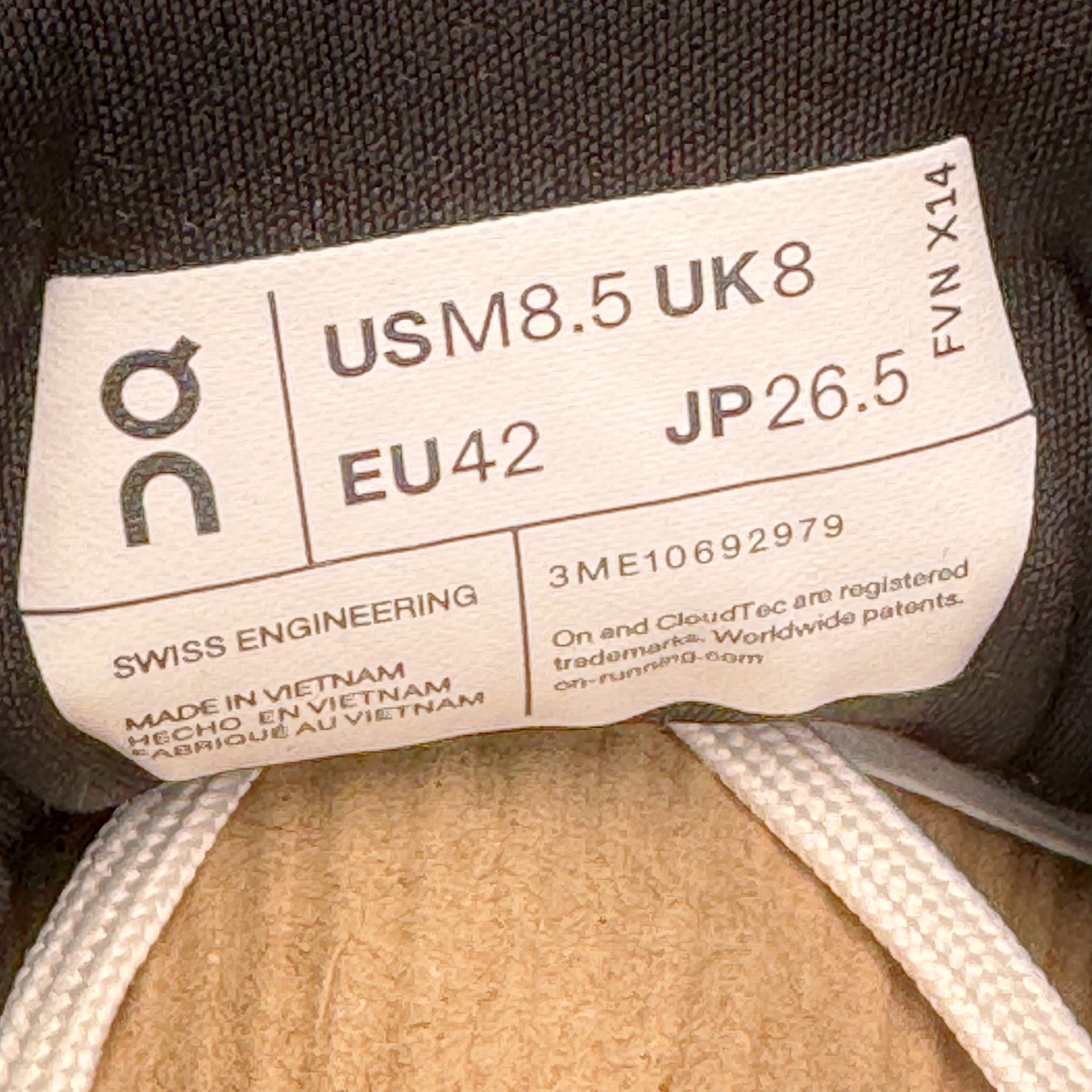 图片[12]-＃M纯原 LOEWE x On Cloudtilt 2.0 昂跑罗意威联名 圆头系带生活休闲鞋 此运动品牌 开创于2010年 缓震着陆、强效回弹、轻柔质感的设计构思始终是ON研制关键 与此同时基于“为全球提供革新性的跑步感受”信念 陆续推出了多款跑鞋及其以专业运动人体跑步工程学为设计关键的功能性跑步服饰设备 让跑者不费力气地畅快畅跑 尺码：36 36.5 37.5 38 38.5 39 40 40.5 41 42 42.5 43 44 44.5 45 46-选品中心