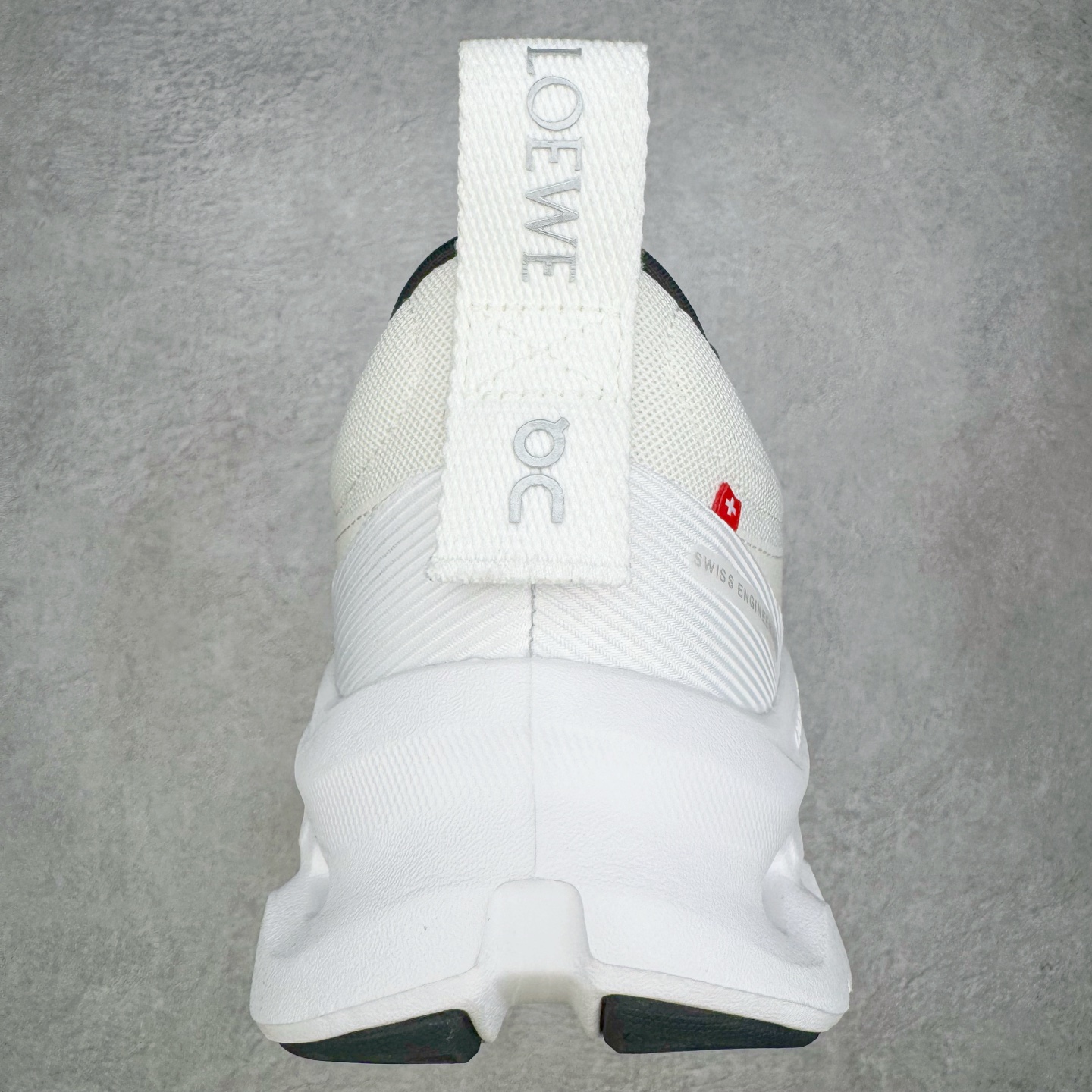 图片[8]-＃M纯原 LOEWE x On Cloudtilt 2.0 昂跑罗意威联名 圆头系带生活休闲鞋 此运动品牌 开创于2010年 缓震着陆、强效回弹、轻柔质感的设计构思始终是ON研制关键 与此同时基于“为全球提供革新性的跑步感受”信念 陆续推出了多款跑鞋及其以专业运动人体跑步工程学为设计关键的功能性跑步服饰设备 让跑者不费力气地畅快畅跑 尺码：36 36.5 37.5 38 38.5 39 40 40.5 41 42 42.5 43 44 44.5 45 46-选品中心