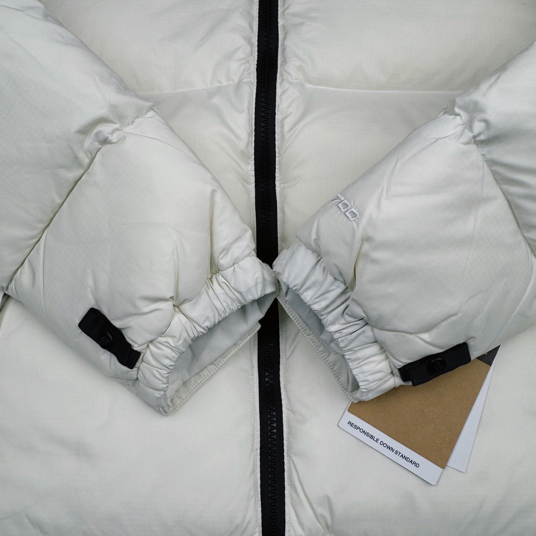 图片[5]-＃K版暖冬福利 THE NORTH FACE 1996 Nuptse 北面经典拼色系列户外羽绒服 全程亲手操刀全程跟踪自主订单 纯正美版原版开发回避市场错误版型雷区 中高端提平台外贸客户首选版本 细节领先市场 专治各种艺术家臭毛病 超低售后率 万件现货 稳定供应 永不断码 独家定制特调绒区分市面低价棉服 充绒380克以上蓬松饱和度上手秒懂 辅料材料均独家定制区分市场粗材劣质 原版定制防水面料随意检测区分市场 全新定制主标NFC 可随意自主手机检测 尺码：XS-XXXL-选品中心