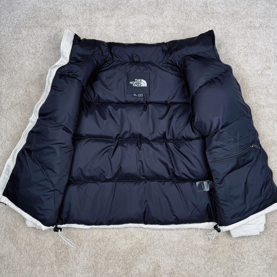 图片[4]-＃K版暖冬福利 THE NORTH FACE 1996 Nuptse 北面经典拼色系列户外羽绒服 全程亲手操刀全程跟踪自主订单 纯正美版原版开发回避市场错误版型雷区 中高端提平台外贸客户首选版本 细节领先市场 专治各种艺术家臭毛病 超低售后率 万件现货 稳定供应 永不断码 独家定制特调绒区分市面低价棉服 充绒380克以上蓬松饱和度上手秒懂 辅料材料均独家定制区分市场粗材劣质 原版定制防水面料随意检测区分市场 全新定制主标NFC 可随意自主手机检测 尺码：XS-XXXL-选品中心