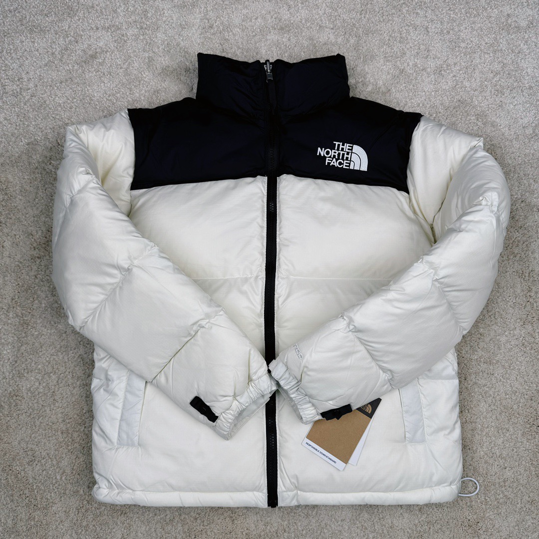 图片[2]-＃K版暖冬福利 THE NORTH FACE 1996 Nuptse 北面经典拼色系列户外羽绒服 全程亲手操刀全程跟踪自主订单 纯正美版原版开发回避市场错误版型雷区 中高端提平台外贸客户首选版本 细节领先市场 专治各种艺术家臭毛病 超低售后率 万件现货 稳定供应 永不断码 独家定制特调绒区分市面低价棉服 充绒380克以上蓬松饱和度上手秒懂 辅料材料均独家定制区分市场粗材劣质 原版定制防水面料随意检测区分市场 全新定制主标NFC 可随意自主手机检测 尺码：XS-XXXL-选品中心