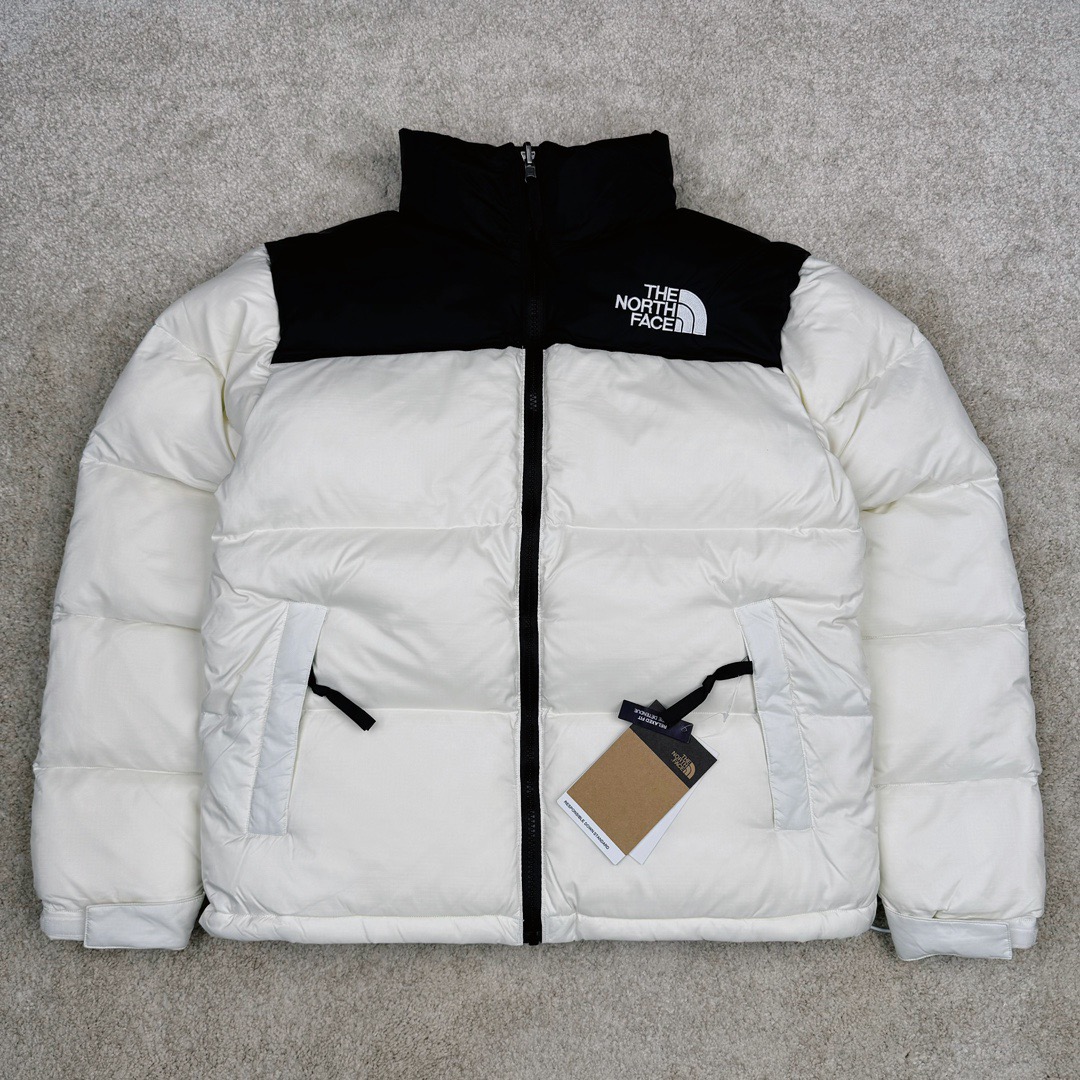 ＃K版暖冬福利 THE NORTH FACE 1996 Nuptse 北面经典拼色系列户外羽绒服 全程亲手操刀全程跟踪自主订单 纯正美版原版开发回避市场错误版型雷区 中高端提平台外贸客户首选版本 细节领先市场 专治各种艺术家臭毛病 超低售后率 万件现货 稳定供应 永不断码 独家定制特调绒区分市面低价棉服 充绒380克以上蓬松饱和度上手秒懂 辅料材料均独家定制区分市场粗材劣质 原版定制防水面料随意检测区分市场 全新定制主标NFC 可随意自主手机检测 尺码：XS-XXXL-选品中心