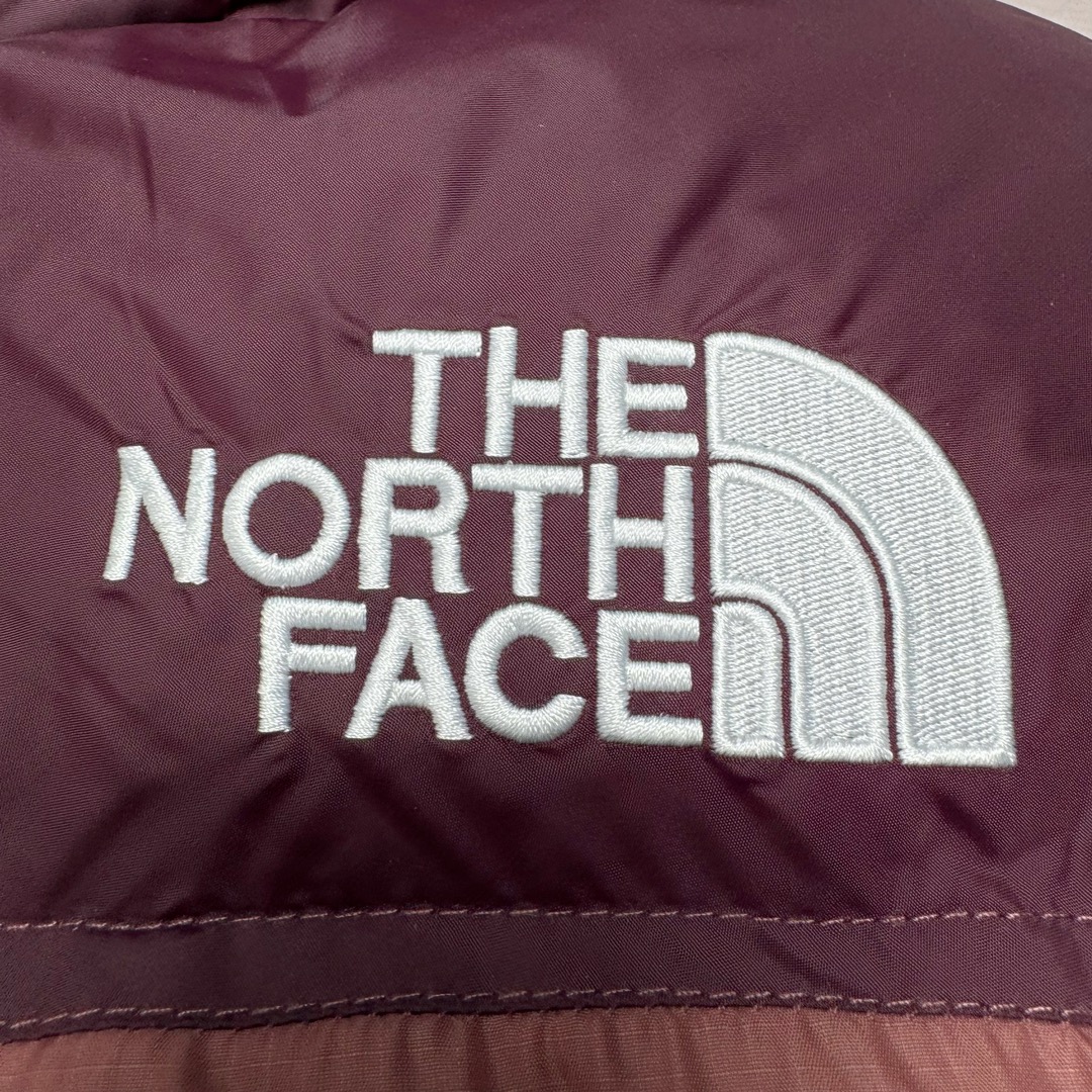 图片[5]-＃K版暖冬福利 THE NORTH FACE 1996 Nuptse 北面经典拼色系列户外羽绒服 全程亲手操刀全程跟踪自主订单 纯正美版原版开发回避市场错误版型雷区 中高端提平台外贸客户首选版本 细节领先市场 专治各种艺术家臭毛病 超低售后率 万件现货 稳定供应 永不断码 独家定制特调绒区分市面低价棉服 充绒380克以上蓬松饱和度上手秒懂 辅料材料均独家定制区分市场粗材劣质 原版定制防水面料随意检测区分市场 全新定制主标NFC 可随意自主手机检测 尺码：XS-XXXL-选品中心