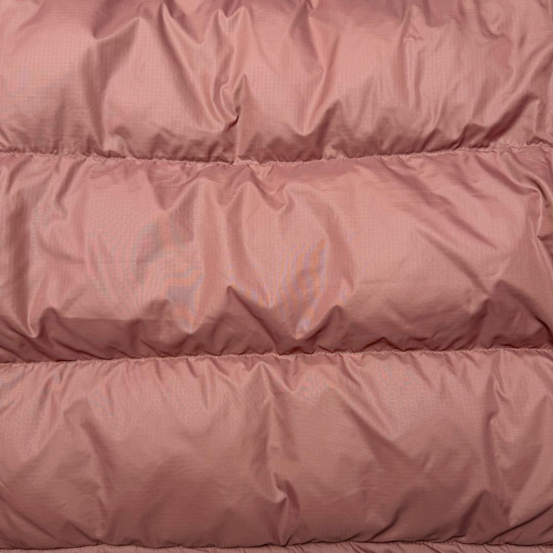 图片[10]-＃K版暖冬福利 THE NORTH FACE 1996 Nuptse 北面经典拼色系列户外羽绒服 全程亲手操刀全程跟踪自主订单 纯正美版原版开发回避市场错误版型雷区 中高端提平台外贸客户首选版本 细节领先市场 专治各种艺术家臭毛病 超低售后率 万件现货 稳定供应 永不断码 独家定制特调绒区分市面低价棉服 充绒380克以上蓬松饱和度上手秒懂 辅料材料均独家定制区分市场粗材劣质 原版定制防水面料随意检测区分市场 全新定制主标NFC 可随意自主手机检测 尺码：XS-XXXL-选品中心