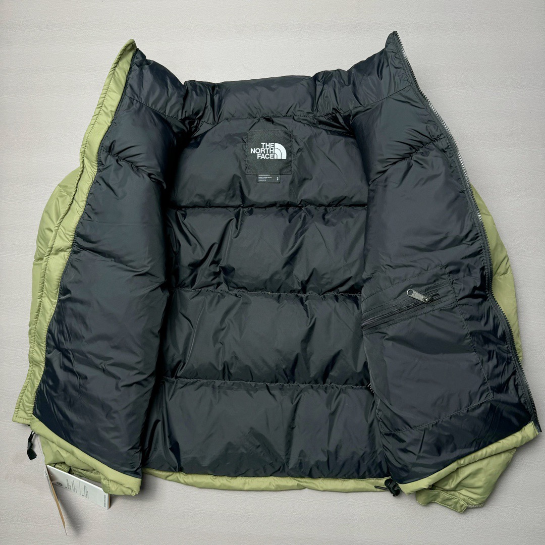 图片[3]-＃K版暖冬福利 THE NORTH FACE 1996 Nuptse 北面经典拼色系列户外羽绒服 全程亲手操刀全程跟踪自主订单 纯正美版原版开发回避市场错误版型雷区 中高端提平台外贸客户首选版本 细节领先市场 专治各种艺术家臭毛病 超低售后率 万件现货 稳定供应 永不断码 独家定制特调绒区分市面低价棉服 充绒380克以上蓬松饱和度上手秒懂 辅料材料均独家定制区分市场粗材劣质 原版定制防水面料随意检测区分市场 全新定制主标NFC 可随意自主手机检测 尺码：XS-XXXL-选品中心