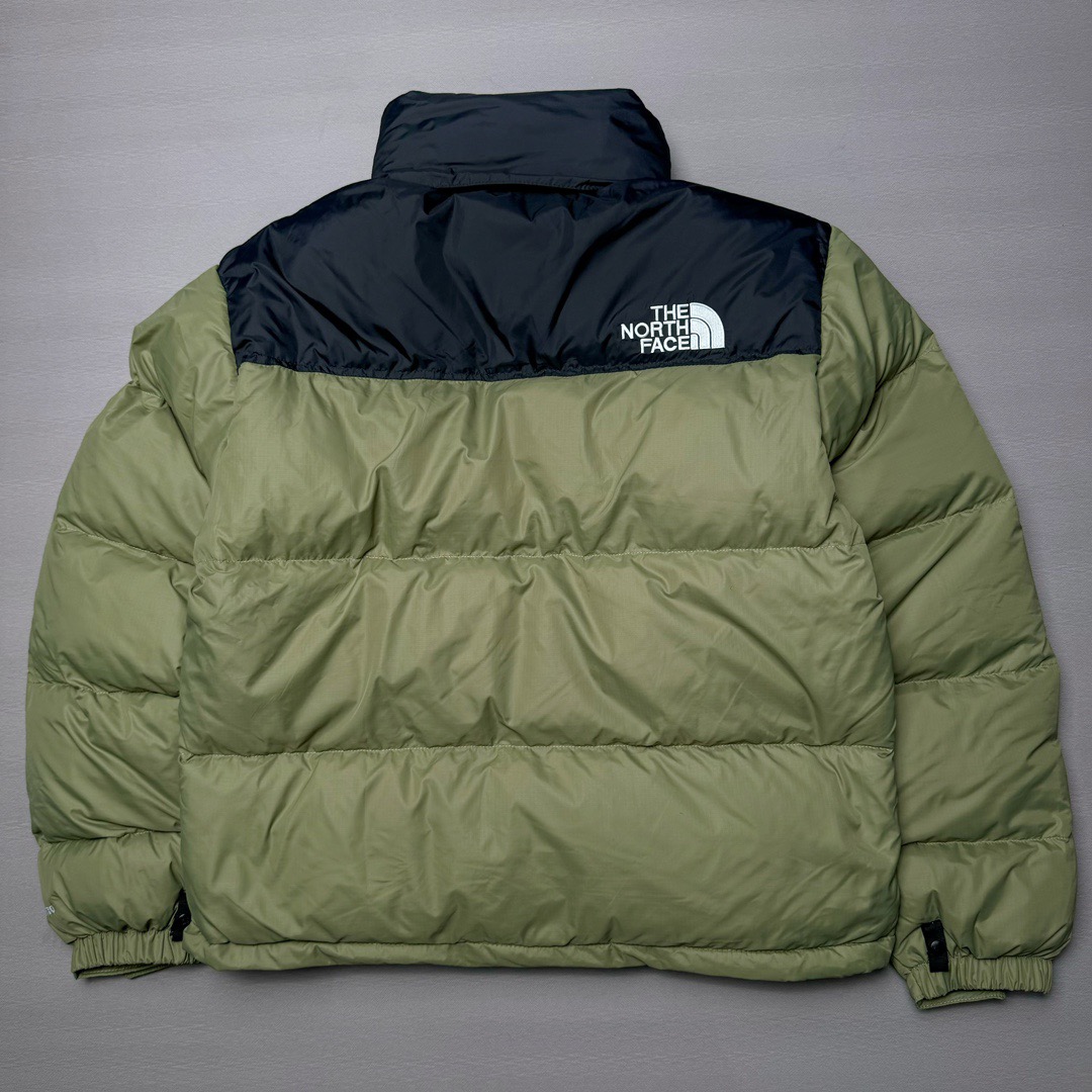 图片[2]-＃K版暖冬福利 THE NORTH FACE 1996 Nuptse 北面经典拼色系列户外羽绒服 全程亲手操刀全程跟踪自主订单 纯正美版原版开发回避市场错误版型雷区 中高端提平台外贸客户首选版本 细节领先市场 专治各种艺术家臭毛病 超低售后率 万件现货 稳定供应 永不断码 独家定制特调绒区分市面低价棉服 充绒380克以上蓬松饱和度上手秒懂 辅料材料均独家定制区分市场粗材劣质 原版定制防水面料随意检测区分市场 全新定制主标NFC 可随意自主手机检测 尺码：XS-XXXL-选品中心