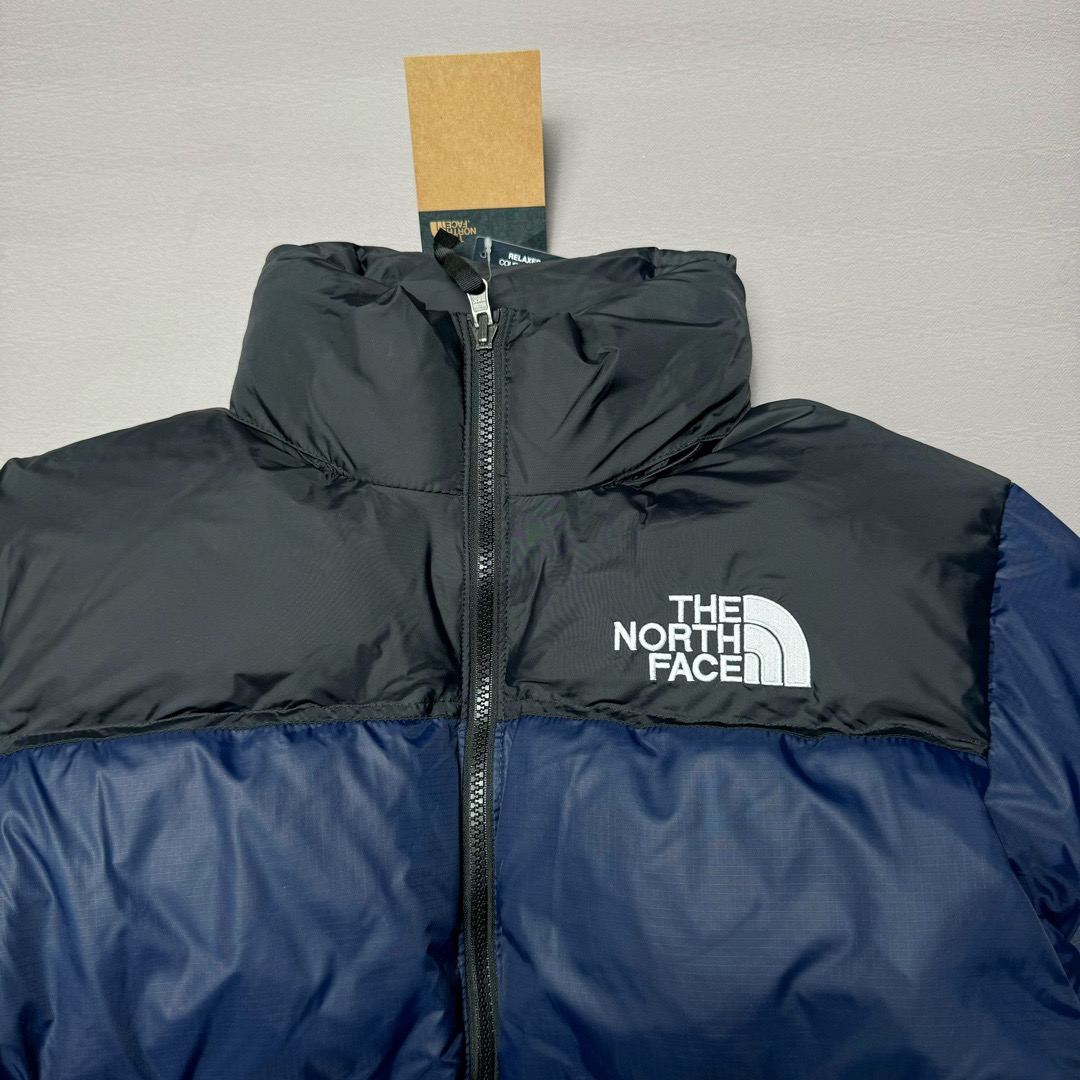 图片[4]-＃K版暖冬福利 THE NORTH FACE 1996 Nuptse 北面经典拼色系列户外羽绒服 全程亲手操刀全程跟踪自主订单 纯正美版原版开发回避市场错误版型雷区 中高端提平台外贸客户首选版本 细节领先市场 专治各种艺术家臭毛病 超低售后率 万件现货 稳定供应 永不断码 独家定制特调绒区分市面低价棉服 充绒380克以上蓬松饱和度上手秒懂 辅料材料均独家定制区分市场粗材劣质 原版定制防水面料随意检测区分市场 全新定制主标NFC 可随意自主手机检测 尺码：XS-XXXL-选品中心