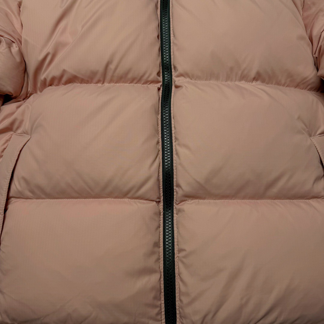 图片[10]-＃K版暖冬福利 THE NORTH FACE 1996 Nuptse 北面经典拼色系列户外羽绒服 全程亲手操刀全程跟踪自主订单 纯正美版原版开发回避市场错误版型雷区 中高端提平台外贸客户首选版本 细节领先市场 专治各种艺术家臭毛病 超低售后率 万件现货 稳定供应 永不断码 独家定制特调绒区分市面低价棉服 充绒380克以上蓬松饱和度上手秒懂 辅料材料均独家定制区分市场粗材劣质 原版定制防水面料随意检测区分市场 全新定制主标NFC 可随意自主手机检测 尺码：XS-XXXL-选品中心