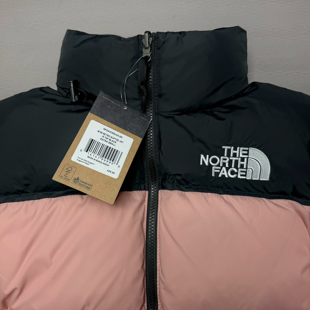 图片[7]-＃K版暖冬福利 THE NORTH FACE 1996 Nuptse 北面经典拼色系列户外羽绒服 全程亲手操刀全程跟踪自主订单 纯正美版原版开发回避市场错误版型雷区 中高端提平台外贸客户首选版本 细节领先市场 专治各种艺术家臭毛病 超低售后率 万件现货 稳定供应 永不断码 独家定制特调绒区分市面低价棉服 充绒380克以上蓬松饱和度上手秒懂 辅料材料均独家定制区分市场粗材劣质 原版定制防水面料随意检测区分市场 全新定制主标NFC 可随意自主手机检测 尺码：XS-XXXL-选品中心