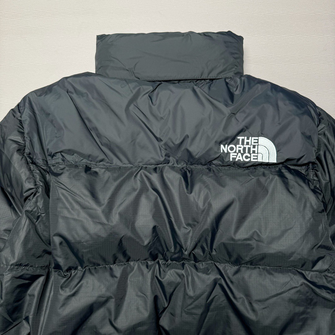 图片[5]-＃K版暖冬福利 THE NORTH FACE 1996 Nuptse 北面经典拼色系列户外羽绒服 全程亲手操刀全程跟踪自主订单 纯正美版原版开发回避市场错误版型雷区 中高端提平台外贸客户首选版本 细节领先市场 专治各种艺术家臭毛病 超低售后率 万件现货 稳定供应 永不断码 独家定制特调绒区分市面低价棉服 充绒380克以上蓬松饱和度上手秒懂 辅料材料均独家定制区分市场粗材劣质 原版定制防水面料随意检测区分市场 全新定制主标NFC 可随意自主手机检测 尺码：XS-XXXL-选品中心