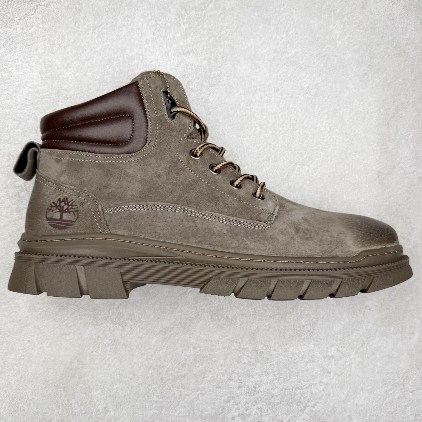 Timberland添柏岚/天伯伦户外中帮休闲大黄靴系列 广东大厂品质 原盒原包装 面料采用意大利🇮🇹顶级磨砂细纹牛皮 搭配防臭防腐真皮乳胶鞋垫 给您完美的穿着体验 质量考究耐穿 型男必备 专治不帅 高品质脚感一流 尺码：38 39 40 41 42 43 44（皮鞋码）-选品中心