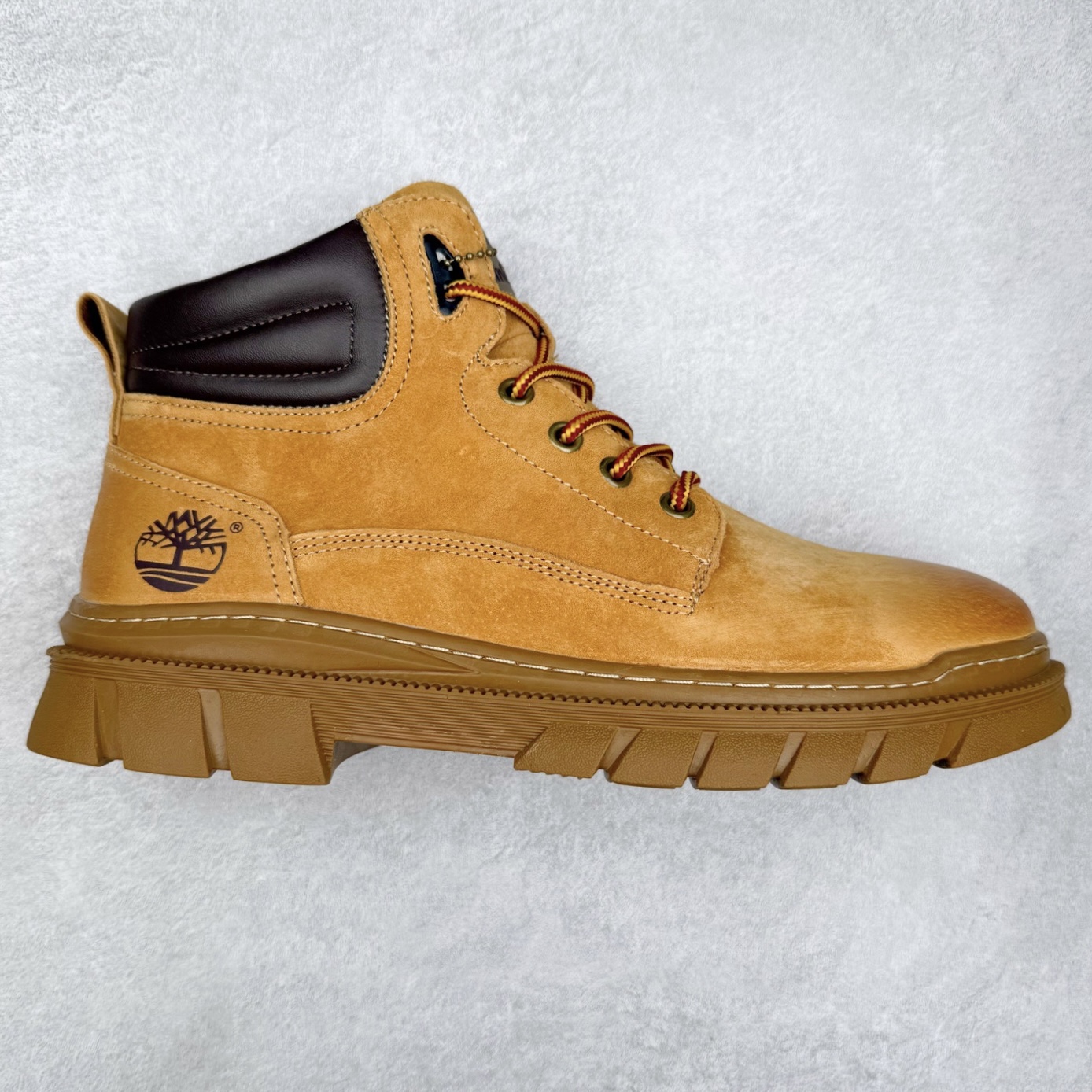 Timberland添柏岚/天伯伦户外中帮休闲大黄靴系列 广东大厂品质 原盒原包装 面料采用意大利🇮🇹顶级磨砂细纹牛皮 搭配防臭防腐真皮乳胶鞋垫 给您完美的穿着体验 质量考究耐穿 型男必备 专治不帅 高品质脚感一流 尺码：38 39 40 41 42 43 44（皮鞋码）-选品中心