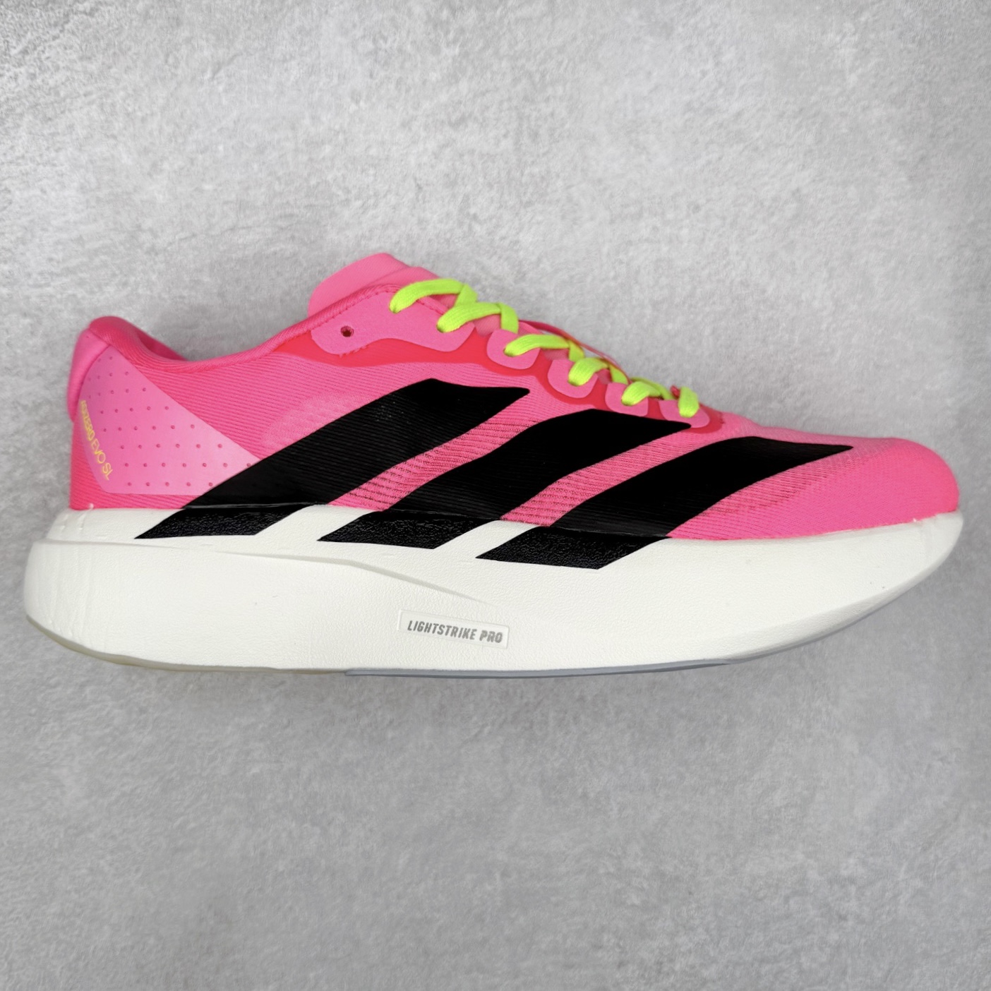 AD Adizero EVO SL 马拉松竞速专业跑鞋 JS4455 CELERMESH针织网面非常轻薄 纤维间的缝隙很大 可以保证跑步时的透气、排汗效果 鞋舌直接与两侧的内衬和鞋底连接在一起 在跑步过程中不会被鞋舌的左右移动所困扰 在标准鞋带孔的基础上再拓宽一组鞋带孔 适合不同脚型的需求 突破性 EnergyRods 技术，有助于跑者实现更好的成绩 中底独特的LIGHTSTRIKE PRO泡棉材质 微弹感觉在跑步过程中给予了良好的支撑体验 对于顶级精英和高水平进阶跑者来说 ADIOS PRO是一双值得信赖的竞速比赛用鞋 尺码：36 36.5 37.5 38 38.5 39 40 40.5 41 42 42.5 43 44 44.5 45-选品中心