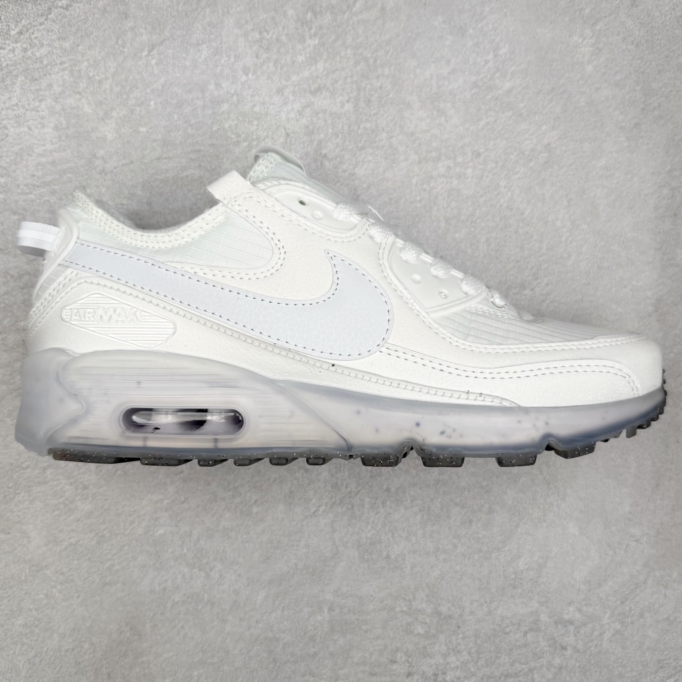 ＃MX版 NK Air MAX 90 气垫复古减震跑步鞋 DR8394-515 经典重温 独家陆续补货 外单专供大厂出品 品质稳定 一百余色 终端操作 Air Max 90于1990年推出 来自Air Max系列 在Air Max 1的基础上改进而得 增加了气垫面积 外型上也更为流线 最特別的就是加入了菱纹塑胶嵌板 为Air Max 90增添了许多潮流气息 皮革鞋面 造就出色耐穿性和支撑力 Max Air缓震配置搭配泡棉中底 令Air Max 90轻盈而舒适 华夫格橡胶外底 铸就Air Max 90非凡的抓地力 而Air Max 90不仅是一双跑鞋 它成功跨越了时间的演进 成为了球鞋文化与潮流圈中最熟为人知的鞋款之一 尺码：36 36.5 37.5 38 38.5 39 40 40.5 41 42 42.5 43 44 44.5 45-选品中心