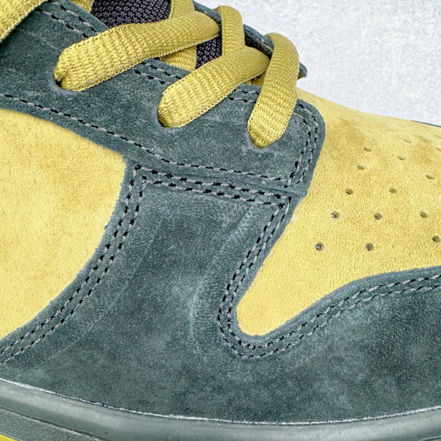 图片[14]-＃纯原 Supreme x Nk Dunk SB Dunk Low 舒适 防滑耐磨低帮板鞋 男女同款 联名亚洲限定黑黄 HQ8487-300 独家原厂航空铝磨具打磨大底 鞋头坡度极致还原 原盒原配 圈内天花板工艺 原厂冲刀 超高清洁度 全鞋零毛边皮料切割 全套原楦原模倾力打造完美版型 采用原厂百宏鞋带以及原厂百宏织唛舌标 内标可供原厂几率过验 原厂中底布黄色点胶 原厂中底布拉帮走线遵循公司‼️尺码：36 36.5 37.5 38 38.5 39 40 40.5 41 42 42.5 43 44 44.5 45 46 47.5-选品中心