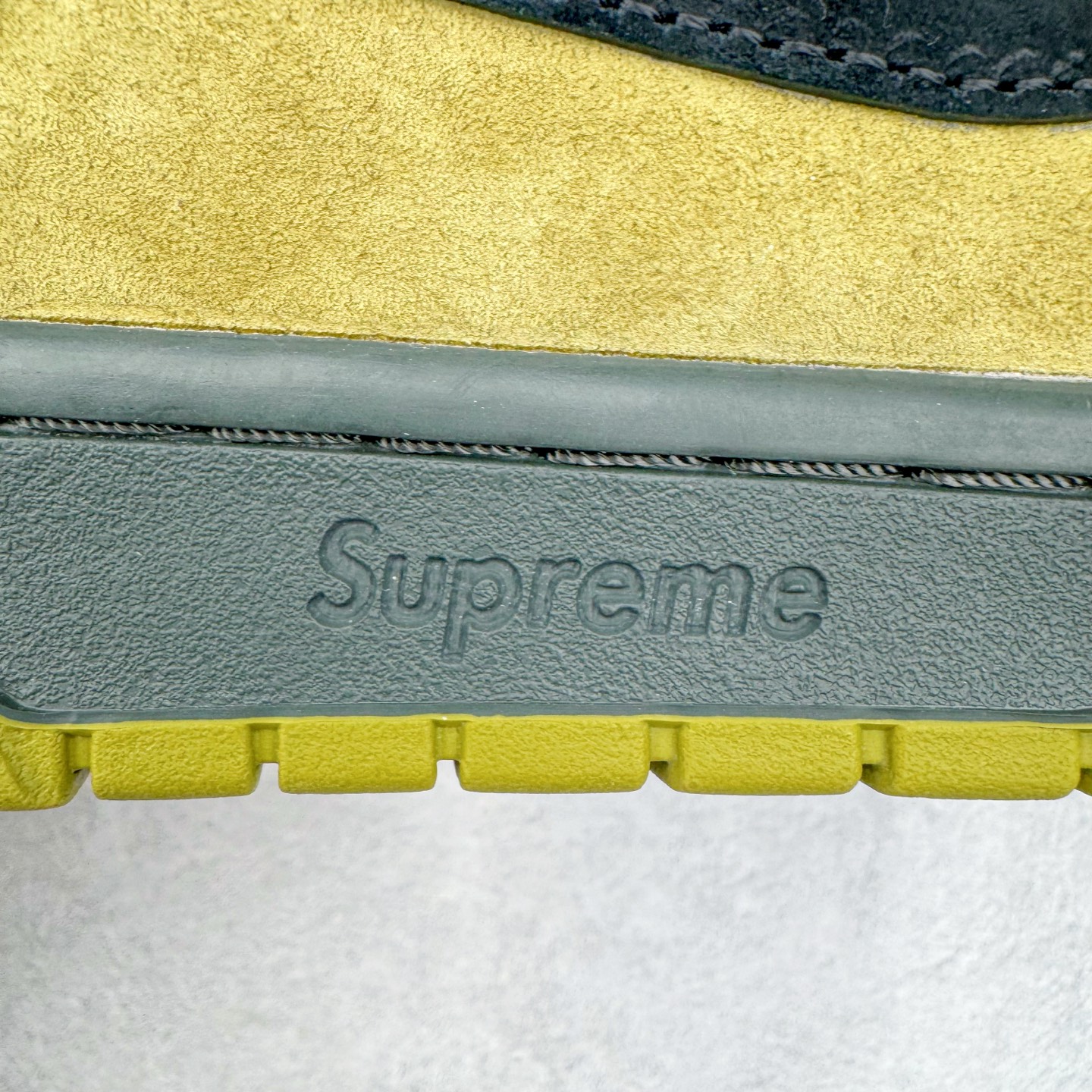 图片[12]-＃纯原 Supreme x Nk Dunk SB Dunk Low 舒适 防滑耐磨低帮板鞋 男女同款 联名亚洲限定黑黄 HQ8487-300 独家原厂航空铝磨具打磨大底 鞋头坡度极致还原 原盒原配 圈内天花板工艺 原厂冲刀 超高清洁度 全鞋零毛边皮料切割 全套原楦原模倾力打造完美版型 采用原厂百宏鞋带以及原厂百宏织唛舌标 内标可供原厂几率过验 原厂中底布黄色点胶 原厂中底布拉帮走线遵循公司‼️尺码：36 36.5 37.5 38 38.5 39 40 40.5 41 42 42.5 43 44 44.5 45 46 47.5-选品中心