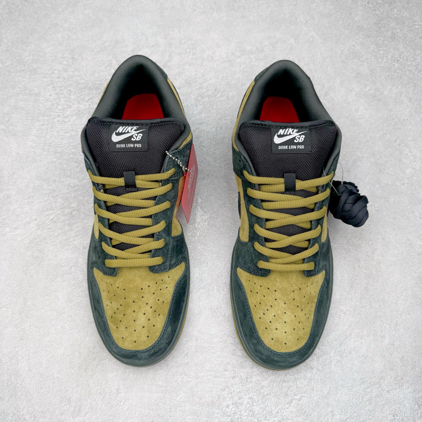 图片[2]-＃纯原 Supreme x Nk Dunk SB Dunk Low 舒适 防滑耐磨低帮板鞋 男女同款 联名亚洲限定黑黄 HQ8487-300 独家原厂航空铝磨具打磨大底 鞋头坡度极致还原 原盒原配 圈内天花板工艺 原厂冲刀 超高清洁度 全鞋零毛边皮料切割 全套原楦原模倾力打造完美版型 采用原厂百宏鞋带以及原厂百宏织唛舌标 内标可供原厂几率过验 原厂中底布黄色点胶 原厂中底布拉帮走线遵循公司‼️尺码：36 36.5 37.5 38 38.5 39 40 40.5 41 42 42.5 43 44 44.5 45 46 47.5-选品中心