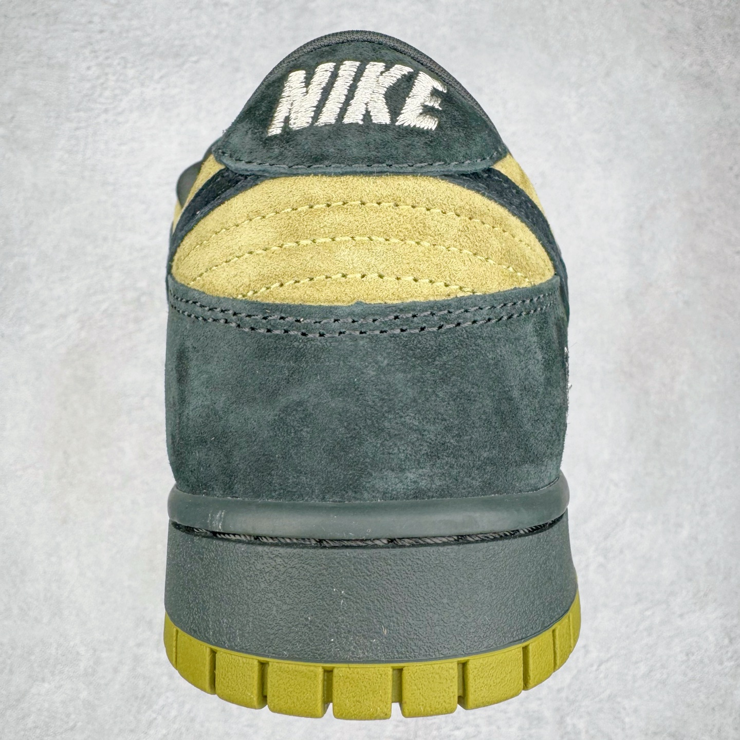 图片[8]-＃纯原 Supreme x Nk Dunk SB Dunk Low 舒适 防滑耐磨低帮板鞋 男女同款 联名亚洲限定黑黄 HQ8487-300 独家原厂航空铝磨具打磨大底 鞋头坡度极致还原 原盒原配 圈内天花板工艺 原厂冲刀 超高清洁度 全鞋零毛边皮料切割 全套原楦原模倾力打造完美版型 采用原厂百宏鞋带以及原厂百宏织唛舌标 内标可供原厂几率过验 原厂中底布黄色点胶 原厂中底布拉帮走线遵循公司‼️尺码：36 36.5 37.5 38 38.5 39 40 40.5 41 42 42.5 43 44 44.5 45 46 47.5-选品中心