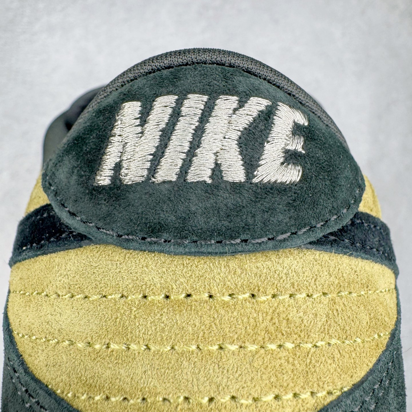 图片[9]-＃纯原 Supreme x Nk Dunk SB Dunk Low 舒适 防滑耐磨低帮板鞋 男女同款 联名亚洲限定黑黄 HQ8487-300 独家原厂航空铝磨具打磨大底 鞋头坡度极致还原 原盒原配 圈内天花板工艺 原厂冲刀 超高清洁度 全鞋零毛边皮料切割 全套原楦原模倾力打造完美版型 采用原厂百宏鞋带以及原厂百宏织唛舌标 内标可供原厂几率过验 原厂中底布黄色点胶 原厂中底布拉帮走线遵循公司‼️尺码：36 36.5 37.5 38 38.5 39 40 40.5 41 42 42.5 43 44 44.5 45 46 47.5-选品中心