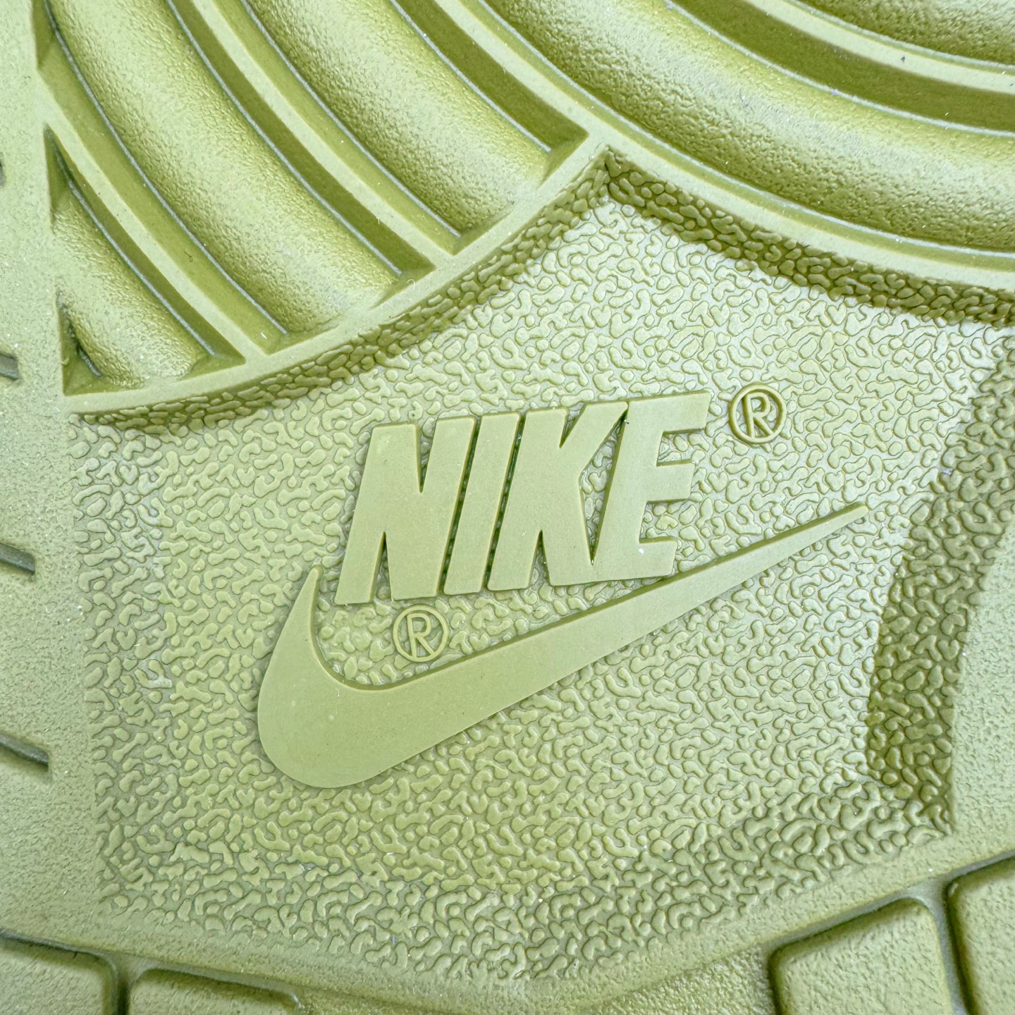 图片[11]-＃纯原 Supreme x Nk Dunk SB Dunk Low 舒适 防滑耐磨低帮板鞋 男女同款 联名亚洲限定黑黄 HQ8487-300 独家原厂航空铝磨具打磨大底 鞋头坡度极致还原 原盒原配 圈内天花板工艺 原厂冲刀 超高清洁度 全鞋零毛边皮料切割 全套原楦原模倾力打造完美版型 采用原厂百宏鞋带以及原厂百宏织唛舌标 内标可供原厂几率过验 原厂中底布黄色点胶 原厂中底布拉帮走线遵循公司‼️尺码：36 36.5 37.5 38 38.5 39 40 40.5 41 42 42.5 43 44 44.5 45 46 47.5-选品中心