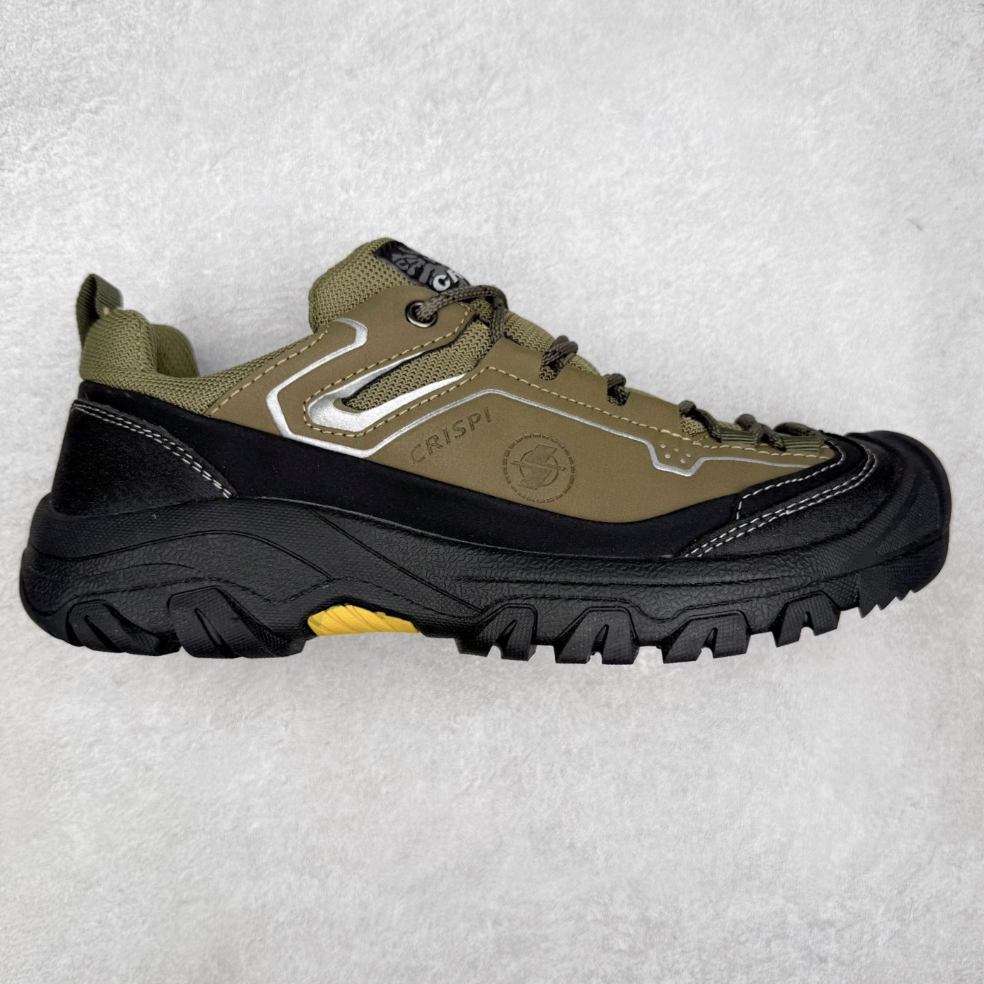 CAMEL骆驼 耐磨防滑 徒步登山 低帮 户外功能鞋 CAMEL骆驼，前身是来自天津的骆驼牌皮鞋厂，创立于1930年。经历近百年的市场激荡，CAMEL骆驼以个性、勇敢、探索及进取精神的丰富内涵成为风摩全球的户外运动品牌。以打造专业户外品牌为发展目标，以户外功能性体验为核心竞争力。CAMEL骆驼始终坚定把控产品高品质的需求，倾力研发出ENFO-TECH高科技系列，取得多项海内外重磅品质大奖，也收获了众多用户的信任和好评。截至目前，已有近4000家线下门店和5000万VIP客户，全面覆盖中国一二线城市，行销全球100多个国家和地区。未来，骆驼仍将继续追求高品质多样化的产品供应，为用户打造更舒适的户外穿着体验。实拍调校N版已经零色差零失真 百分百还原实物色彩所见即所得 不存在货不对板色差等低级问题 选购参考实物拍摄 不混卖不参货 只用心做好货严格选品 承诺混一赔十 尺码：36 36.5 37.5 38 38.5 39 40 40.5 41 42 42.5 43 44 44.5 45-选品中心