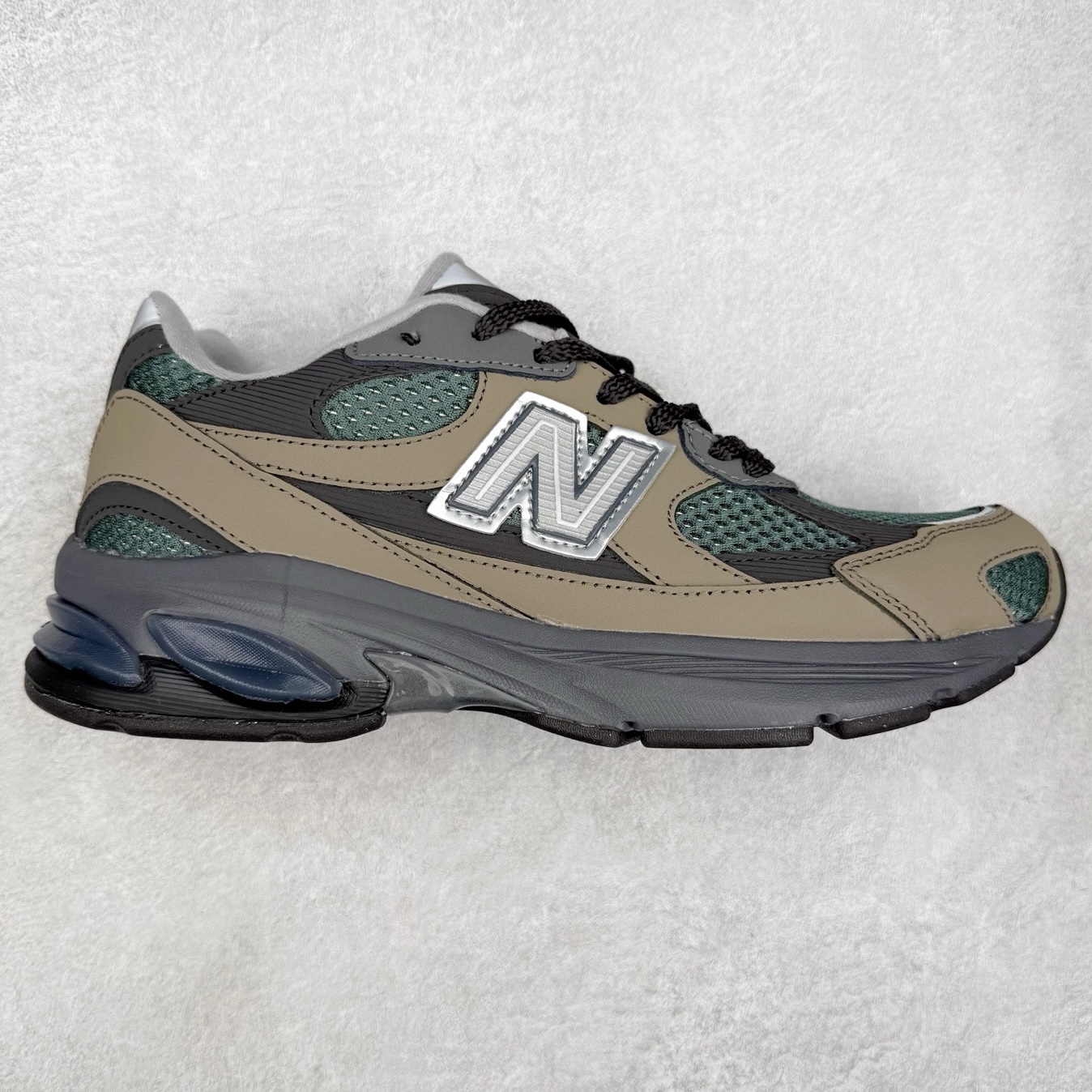 New Balance NB2010系列新百伦经典复古休闲运动板鞋 以ENCAP中底配以升级版 N-ERGY缓震物料 鞋面则采用特色的柔软麂皮搭以NewBalance经典的尼龙网布 低调中还原跑鞋本真 更年轻化的设计理念与材质 让新世代青年得以用全新视角体验经典鞋款的传奇魅力尺码：36 37 37.5 38 38.5 39.5 40 40.5 41.5 42 42.5 43 44 45-选品中心