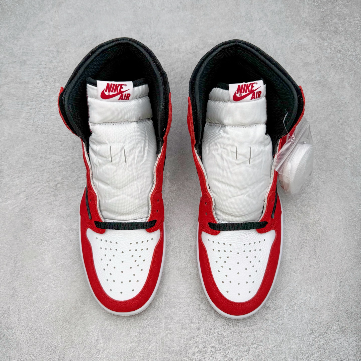 图片[2]-＃Ljr特供 Travis Scott x Air Jordan AJ1 High OG SP TS联名红白倒钩高帮 DH3277-601 全新改良批次 圈内最强倒钩系列 恪守真诚 承诺混一赔十 高端零售裸鞋圈特供批次 SZ原厂全套原楦原纸板冲刀磨具开发 原厂皮料加持 原厂港宝加持定型后跟R度完美 同源原厂电绣 飞翼针数密度立体效果一致 百分百一致原鞋 原厂拉帮工艺 针距密度一致 后跟弧度收口自然不对折 极致一眼正品既视感 进口玻璃冲刀皮料裁剪零毛边 全鞋电脑针车工艺 品控清洁度最高QC检验标准 免检产品 原厂订购鞋盒、鞋标、防尘纸、鞋撑、鞋带 追求极致的原厂味道 尺码：40.5 41 42 42.5 43 44 44.5 45 46 47.5 48.5-选品中心