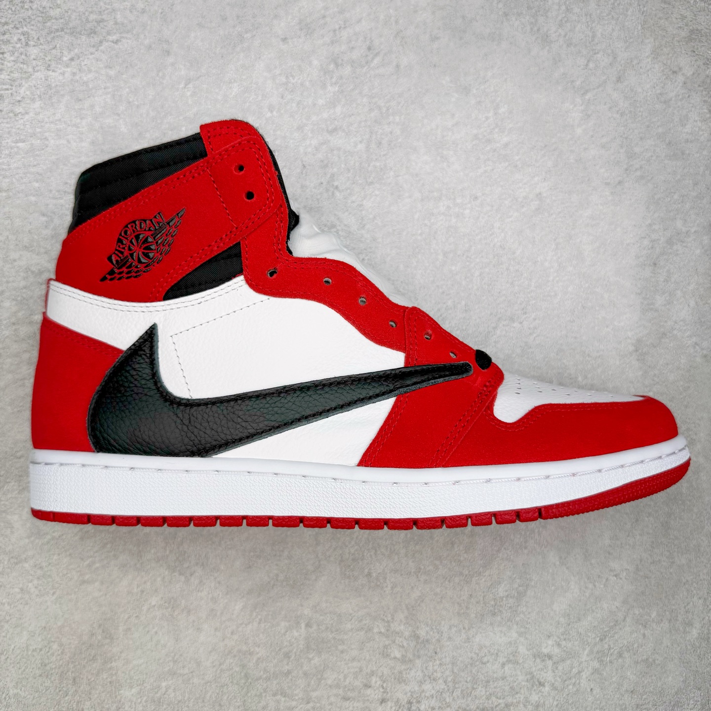 ＃Ljr特供 Travis Scott x Air Jordan AJ1 High OG SP TS联名红白倒钩高帮 DH3277-601 全新改良批次 圈内最强倒钩系列 恪守真诚 承诺混一赔十 高端零售裸鞋圈特供批次 SZ原厂全套原楦原纸板冲刀磨具开发 原厂皮料加持 原厂港宝加持定型后跟R度完美 同源原厂电绣 飞翼针数密度立体效果一致 百分百一致原鞋 原厂拉帮工艺 针距密度一致 后跟弧度收口自然不对折 极致一眼正品既视感 进口玻璃冲刀皮料裁剪零毛边 全鞋电脑针车工艺 品控清洁度最高QC检验标准 免检产品 原厂订购鞋盒、鞋标、防尘纸、鞋撑、鞋带 追求极致的原厂味道 尺码：40.5 41 42 42.5 43 44 44.5 45 46 47.5 48.5-选品中心