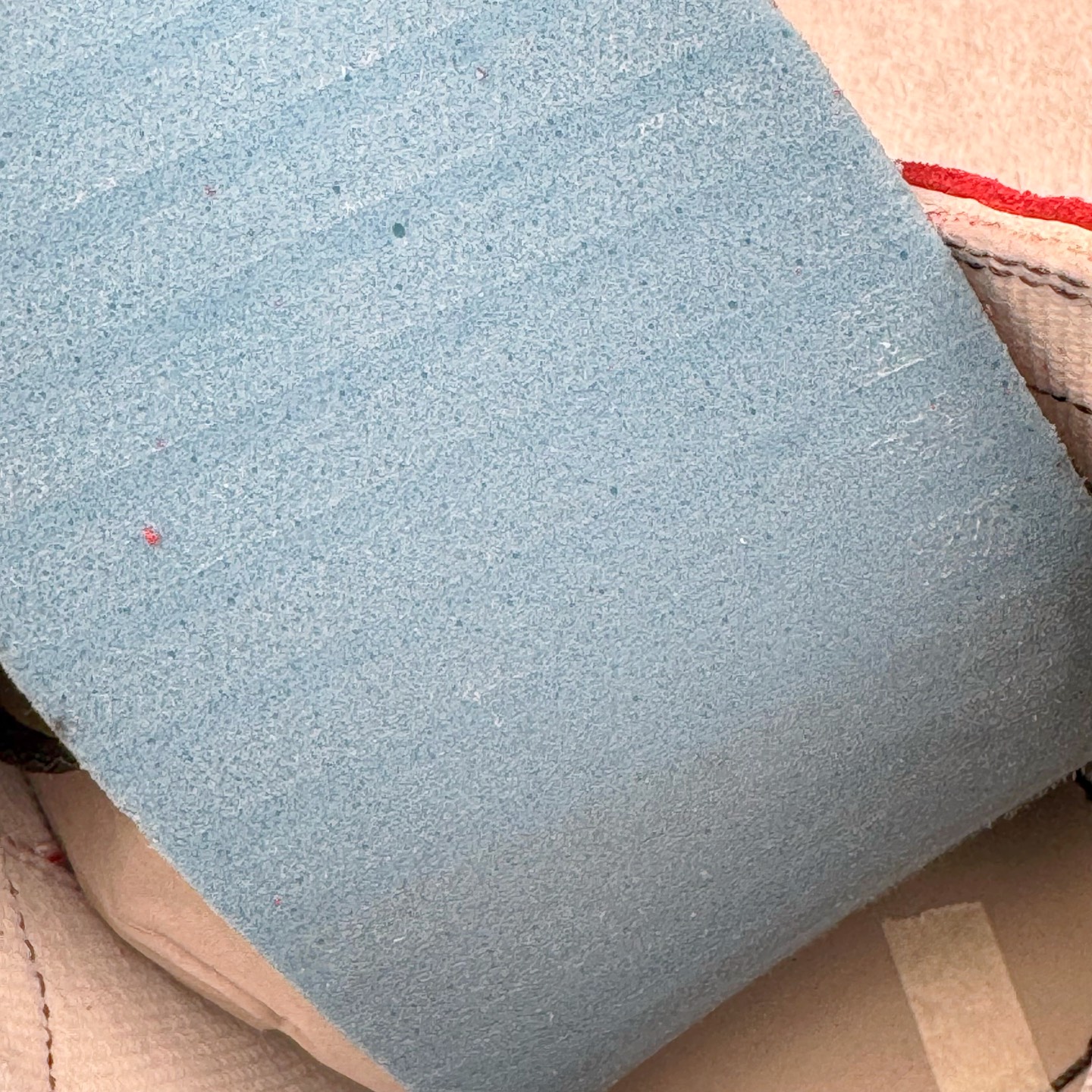 图片[11]-＃Ljr特供 Travis Scott x Air Jordan AJ1 High OG SP TS联名红白倒钩高帮 DH3277-601 全新改良批次 圈内最强倒钩系列 恪守真诚 承诺混一赔十 高端零售裸鞋圈特供批次 SZ原厂全套原楦原纸板冲刀磨具开发 原厂皮料加持 原厂港宝加持定型后跟R度完美 同源原厂电绣 飞翼针数密度立体效果一致 百分百一致原鞋 原厂拉帮工艺 针距密度一致 后跟弧度收口自然不对折 极致一眼正品既视感 进口玻璃冲刀皮料裁剪零毛边 全鞋电脑针车工艺 品控清洁度最高QC检验标准 免检产品 原厂订购鞋盒、鞋标、防尘纸、鞋撑、鞋带 追求极致的原厂味道 尺码：40.5 41 42 42.5 43 44 44.5 45 46 47.5 48.5-选品中心