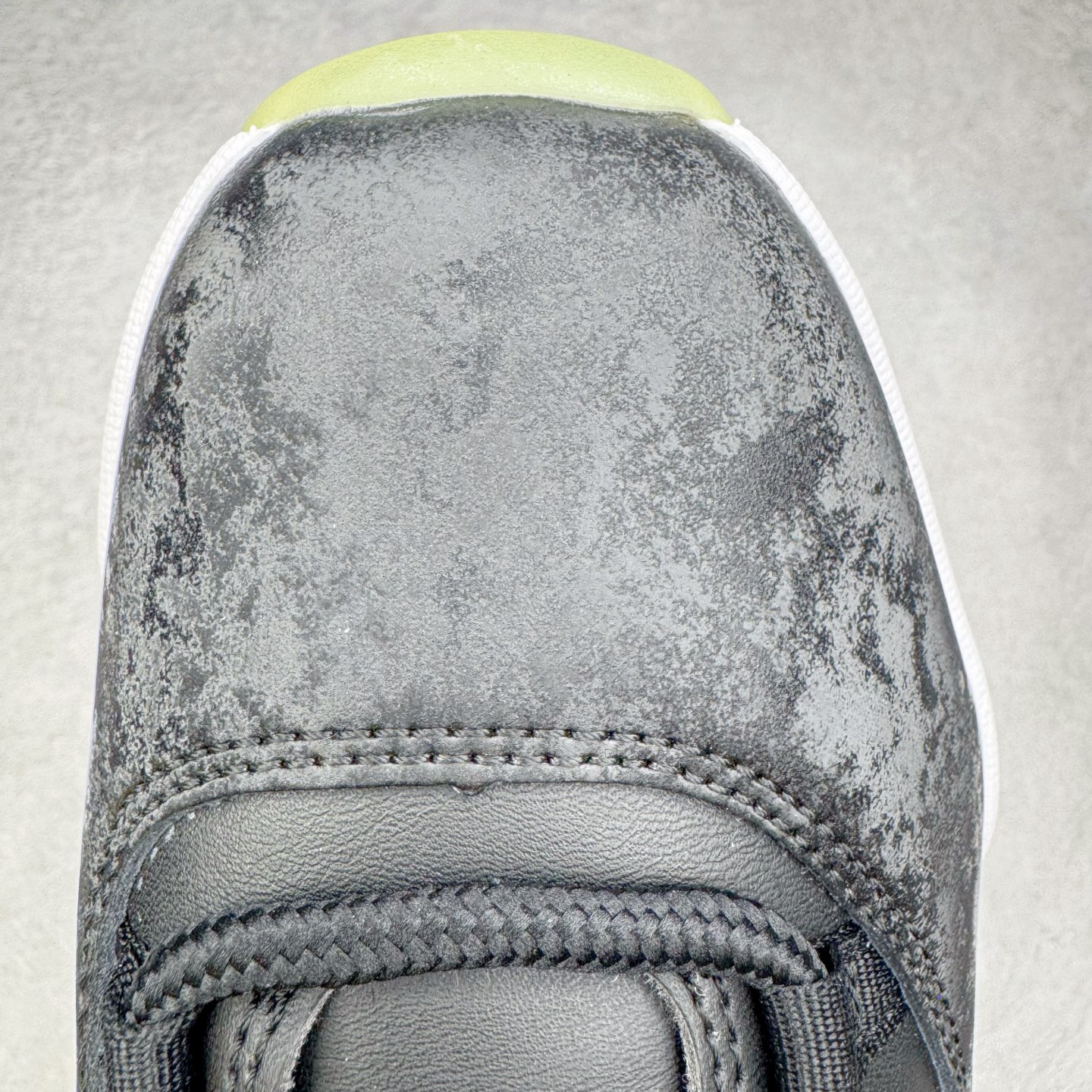 图片[14]-＃KZ神版 Air Jordan AJ11 Retro High 高帮系列 万圣节黑绿 IB1378-001 市场中端王者 耗时半年巨作 全套原纸板楦头开发 确保原汁原味 完美呈现11代版型 此版本只针对中端市场 皮料材质有所更替 其他数据细节工艺流程均保持一致绝不口嗨 细节品控鞋型随意秒杀市面3XX 原楦原档案数据开模打造 原厂中底拉帮钢印 原厂进口漆皮 防冻不开裂 原装鞋撑 水晶大底正确色度色泽 原楦原数据刺绣 原厂车缝走线及对位 毫厘不差 飞人logo采用原数据电脑刺绣 原装正品碳纤维真实碳板 增强抗扭 原内标 原盒标 正确官方原盒 防氧化水晶外底 原厂配套全掌solo气垫 进口港宝加持 后跟自然饱满 全鞋荧光划线卡点 追求极致完美 每一双都是工艺品 多重QC质检 超越公司货的品控标准 实实在在的免检产品 尺码：36 36.5 37.5 38 38.5 39 40 40.5 41 42 42.5 43 44 44.5 45 46 47.5-选品中心