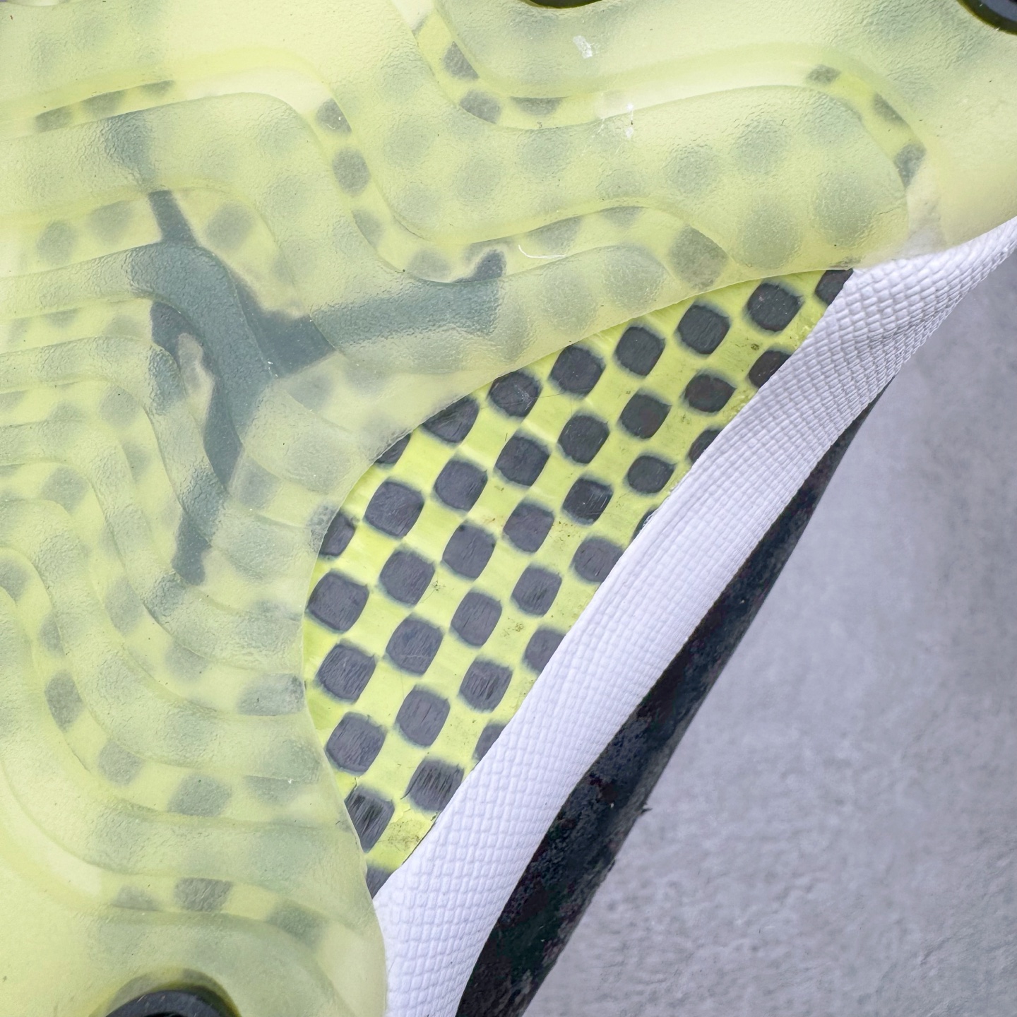 图片[20]-＃KZ神版 Air Jordan AJ11 Retro High 高帮系列 万圣节黑绿 IB1378-001 市场中端王者 耗时半年巨作 全套原纸板楦头开发 确保原汁原味 完美呈现11代版型 此版本只针对中端市场 皮料材质有所更替 其他数据细节工艺流程均保持一致绝不口嗨 细节品控鞋型随意秒杀市面3XX 原楦原档案数据开模打造 原厂中底拉帮钢印 原厂进口漆皮 防冻不开裂 原装鞋撑 水晶大底正确色度色泽 原楦原数据刺绣 原厂车缝走线及对位 毫厘不差 飞人logo采用原数据电脑刺绣 原装正品碳纤维真实碳板 增强抗扭 原内标 原盒标 正确官方原盒 防氧化水晶外底 原厂配套全掌solo气垫 进口港宝加持 后跟自然饱满 全鞋荧光划线卡点 追求极致完美 每一双都是工艺品 多重QC质检 超越公司货的品控标准 实实在在的免检产品 尺码：36 36.5 37.5 38 38.5 39 40 40.5 41 42 42.5 43 44 44.5 45 46 47.5-选品中心