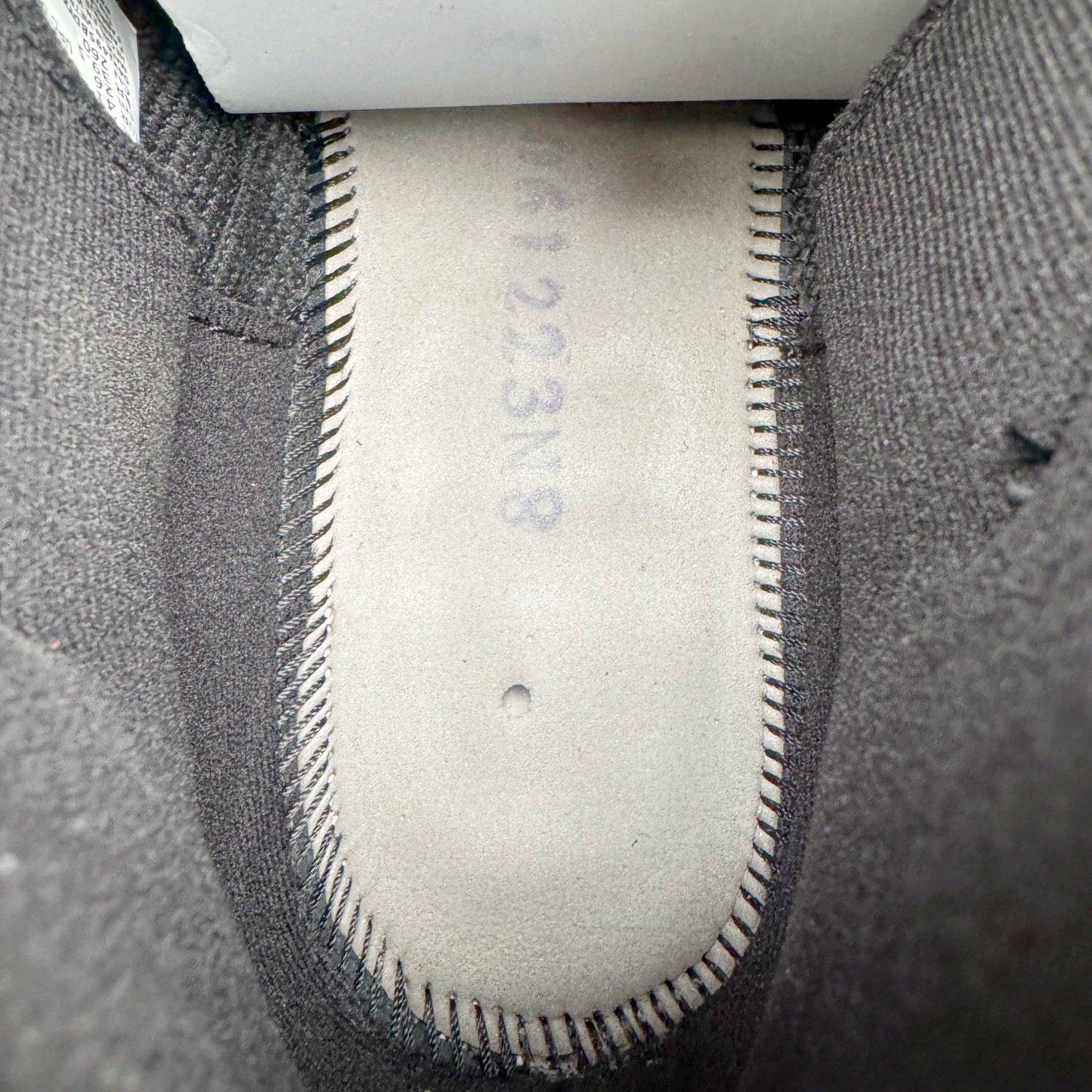 图片[10]-＃KZ神版 Air Jordan AJ11 Retro High 高帮系列 万圣节黑绿 IB1378-001 市场中端王者 耗时半年巨作 全套原纸板楦头开发 确保原汁原味 完美呈现11代版型 此版本只针对中端市场 皮料材质有所更替 其他数据细节工艺流程均保持一致绝不口嗨 细节品控鞋型随意秒杀市面3XX 原楦原档案数据开模打造 原厂中底拉帮钢印 原厂进口漆皮 防冻不开裂 原装鞋撑 水晶大底正确色度色泽 原楦原数据刺绣 原厂车缝走线及对位 毫厘不差 飞人logo采用原数据电脑刺绣 原装正品碳纤维真实碳板 增强抗扭 原内标 原盒标 正确官方原盒 防氧化水晶外底 原厂配套全掌solo气垫 进口港宝加持 后跟自然饱满 全鞋荧光划线卡点 追求极致完美 每一双都是工艺品 多重QC质检 超越公司货的品控标准 实实在在的免检产品 尺码：36 36.5 37.5 38 38.5 39 40 40.5 41 42 42.5 43 44 44.5 45 46 47.5-选品中心