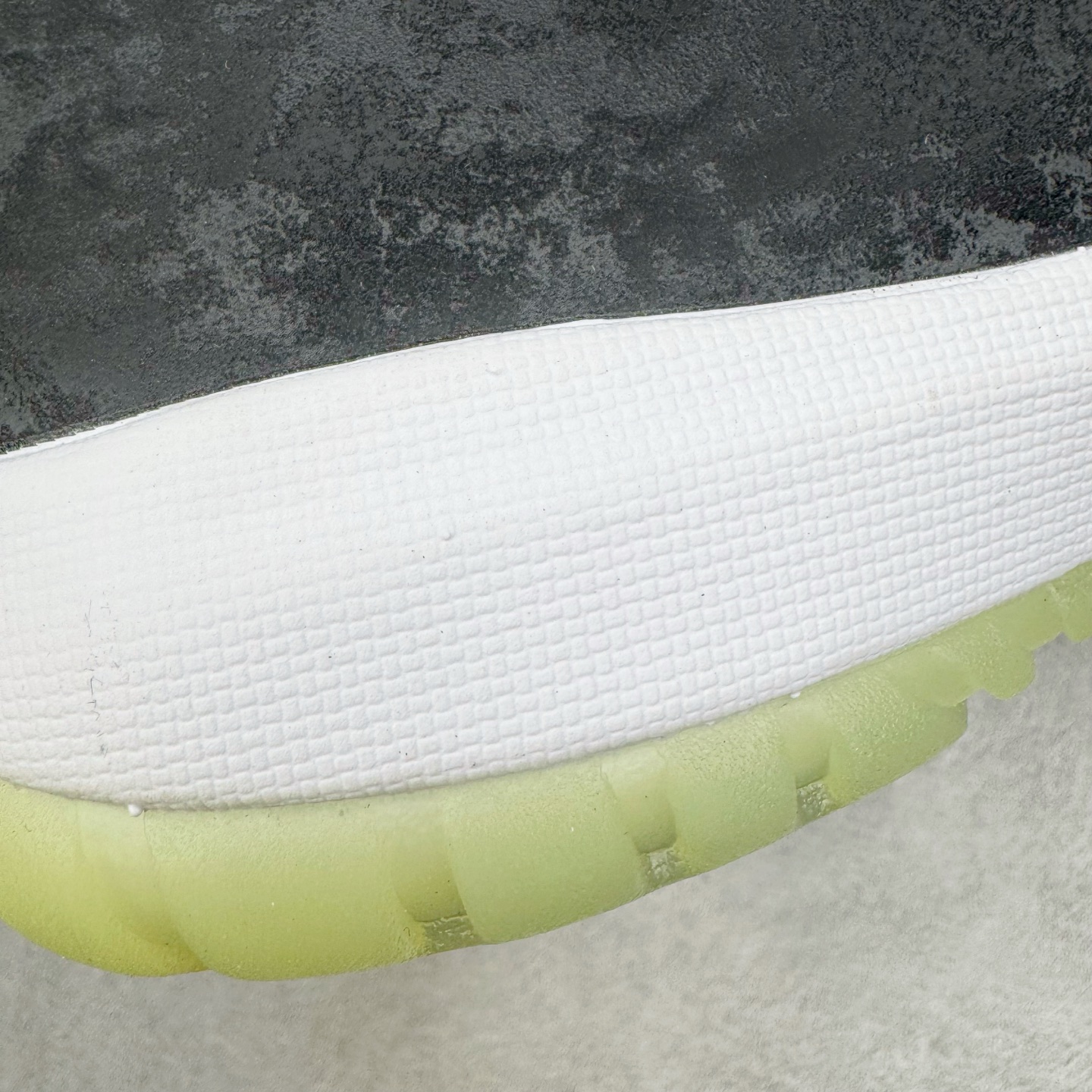 图片[18]-＃KZ神版 Air Jordan AJ11 Retro High 高帮系列 万圣节黑绿 IB1378-001 市场中端王者 耗时半年巨作 全套原纸板楦头开发 确保原汁原味 完美呈现11代版型 此版本只针对中端市场 皮料材质有所更替 其他数据细节工艺流程均保持一致绝不口嗨 细节品控鞋型随意秒杀市面3XX 原楦原档案数据开模打造 原厂中底拉帮钢印 原厂进口漆皮 防冻不开裂 原装鞋撑 水晶大底正确色度色泽 原楦原数据刺绣 原厂车缝走线及对位 毫厘不差 飞人logo采用原数据电脑刺绣 原装正品碳纤维真实碳板 增强抗扭 原内标 原盒标 正确官方原盒 防氧化水晶外底 原厂配套全掌solo气垫 进口港宝加持 后跟自然饱满 全鞋荧光划线卡点 追求极致完美 每一双都是工艺品 多重QC质检 超越公司货的品控标准 实实在在的免检产品 尺码：36 36.5 37.5 38 38.5 39 40 40.5 41 42 42.5 43 44 44.5 45 46 47.5-选品中心