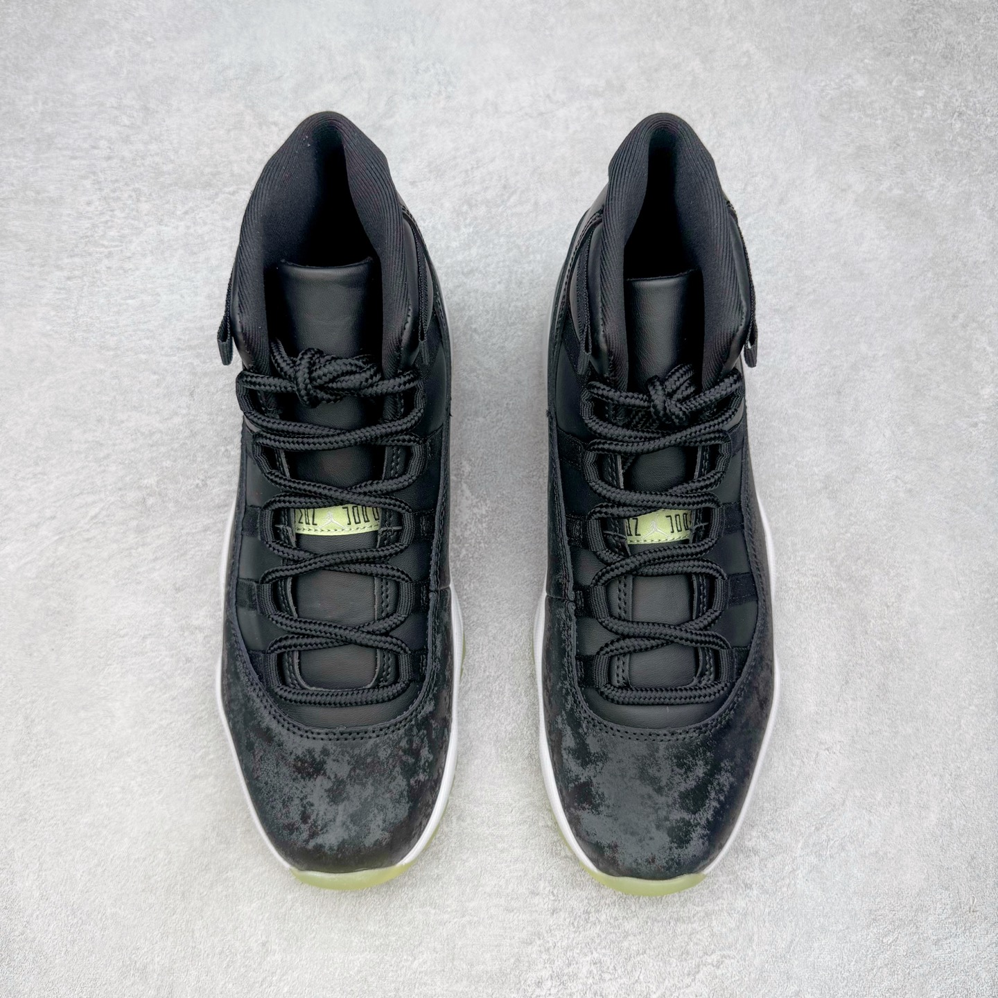 图片[2]-＃KZ神版 Air Jordan AJ11 Retro High 高帮系列 万圣节黑绿 IB1378-001 市场中端王者 耗时半年巨作 全套原纸板楦头开发 确保原汁原味 完美呈现11代版型 此版本只针对中端市场 皮料材质有所更替 其他数据细节工艺流程均保持一致绝不口嗨 细节品控鞋型随意秒杀市面3XX 原楦原档案数据开模打造 原厂中底拉帮钢印 原厂进口漆皮 防冻不开裂 原装鞋撑 水晶大底正确色度色泽 原楦原数据刺绣 原厂车缝走线及对位 毫厘不差 飞人logo采用原数据电脑刺绣 原装正品碳纤维真实碳板 增强抗扭 原内标 原盒标 正确官方原盒 防氧化水晶外底 原厂配套全掌solo气垫 进口港宝加持 后跟自然饱满 全鞋荧光划线卡点 追求极致完美 每一双都是工艺品 多重QC质检 超越公司货的品控标准 实实在在的免检产品 尺码：36 36.5 37.5 38 38.5 39 40 40.5 41 42 42.5 43 44 44.5 45 46 47.5-选品中心