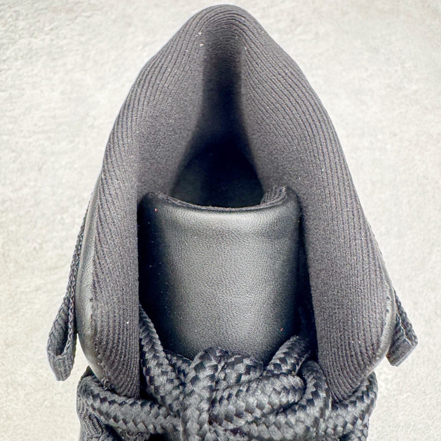 图片[12]-＃KZ神版 Air Jordan AJ11 Retro High 高帮系列 万圣节黑绿 IB1378-001 市场中端王者 耗时半年巨作 全套原纸板楦头开发 确保原汁原味 完美呈现11代版型 此版本只针对中端市场 皮料材质有所更替 其他数据细节工艺流程均保持一致绝不口嗨 细节品控鞋型随意秒杀市面3XX 原楦原档案数据开模打造 原厂中底拉帮钢印 原厂进口漆皮 防冻不开裂 原装鞋撑 水晶大底正确色度色泽 原楦原数据刺绣 原厂车缝走线及对位 毫厘不差 飞人logo采用原数据电脑刺绣 原装正品碳纤维真实碳板 增强抗扭 原内标 原盒标 正确官方原盒 防氧化水晶外底 原厂配套全掌solo气垫 进口港宝加持 后跟自然饱满 全鞋荧光划线卡点 追求极致完美 每一双都是工艺品 多重QC质检 超越公司货的品控标准 实实在在的免检产品 尺码：36 36.5 37.5 38 38.5 39 40 40.5 41 42 42.5 43 44 44.5 45 46 47.5-选品中心