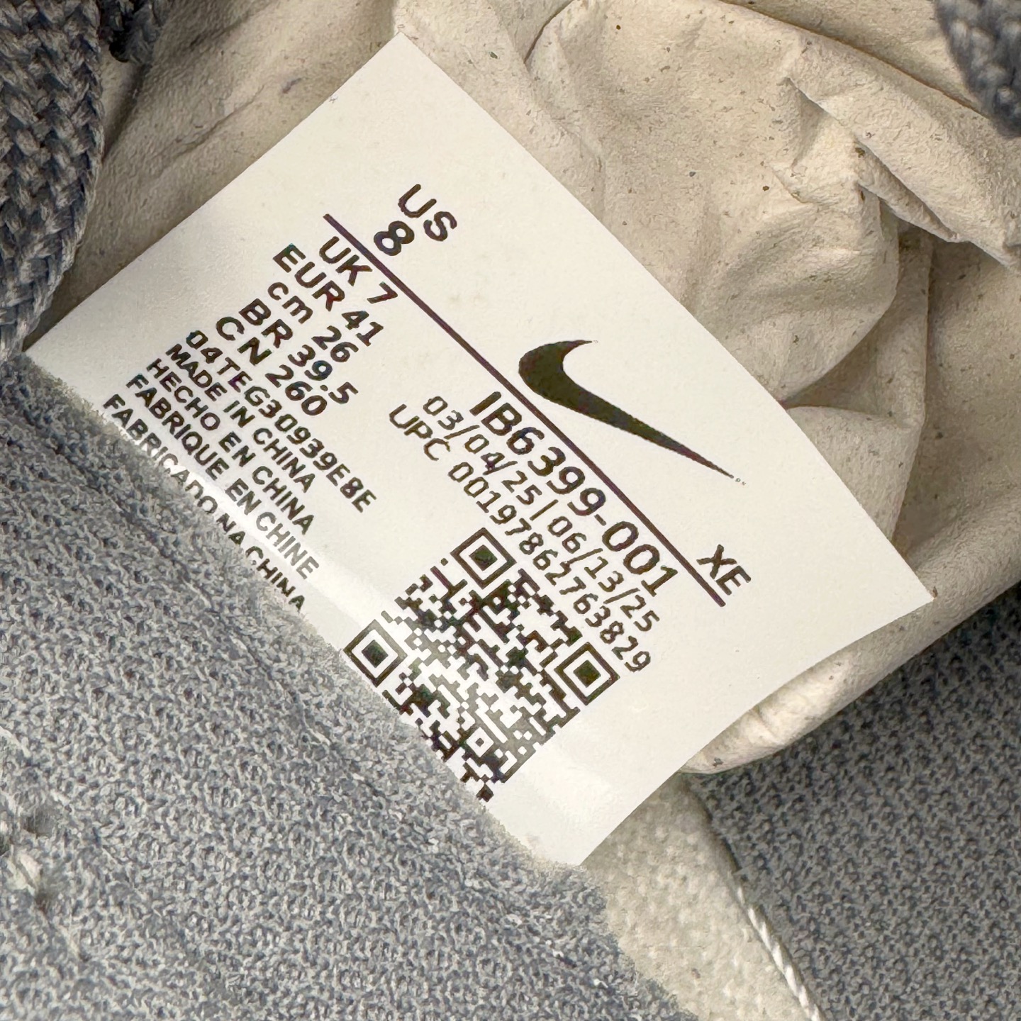 图片[12]-＃YC纯原 NK Dunk Low 灰白 IB6399-001 实力大厂出品 新配色陆续开发 利润个位数只为口碑 全套原纸板楦头开发 确保原汁原味 完美呈现DUNK版型 一比一鞋头弧度高度鞋身弧度 此版本只针对中端市场 皮料材质有所更替 其他数据细节工艺流程均保持一致 绝不口嗨 细节品控鞋型随意对比 独家私模官方第六代原厂航空铝磨具打磨大底 鞋头坡度极致还原 无解鞋型 原盒原配 圈内天花板工艺 原厂玻璃冲刀 超高清洁度 全鞋零毛边皮料切割 原厂中底布点胶 中底布拉帮走线遵循公司 尺码：36 36.5 37.5 38 38.5 39 40 40.5 41 42 42.5 43 44 44.5 45 46-选品中心