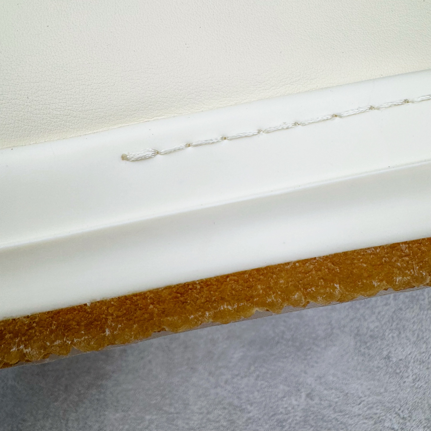 图片[20]-＃DG纯原 Rick Owens Edfu 瑞克·欧文斯高帮皮面时尚运动板鞋 黑白生胶 二级市场已经7K以上 平台客户随意卖四位数 RO广东原厂出品 纯原天花板 原版一比一复刻 冲正绝不翻车 还原度达到百分之98以上 原楦开发纸版版型 ZP拆解原版1：1复模裁片纸版 力求做到0错位 这样才能达到和zp一致的鞋型味道 采用进口cnc数控机床开发对版独家tpu奶香大底 区别于市场所有版本 zp同源全头层粒面小牛皮 达到和zp一致手感 原厂进口细纹布 万邦订购原厂高弹粉红色海绵 内里搭配软质细腻羊皮 TPU高密度大底 软硬度透光度高已经测试和原版一致 尺码：36 37 38 39 40 41 42 43 44 45 46-选品中心