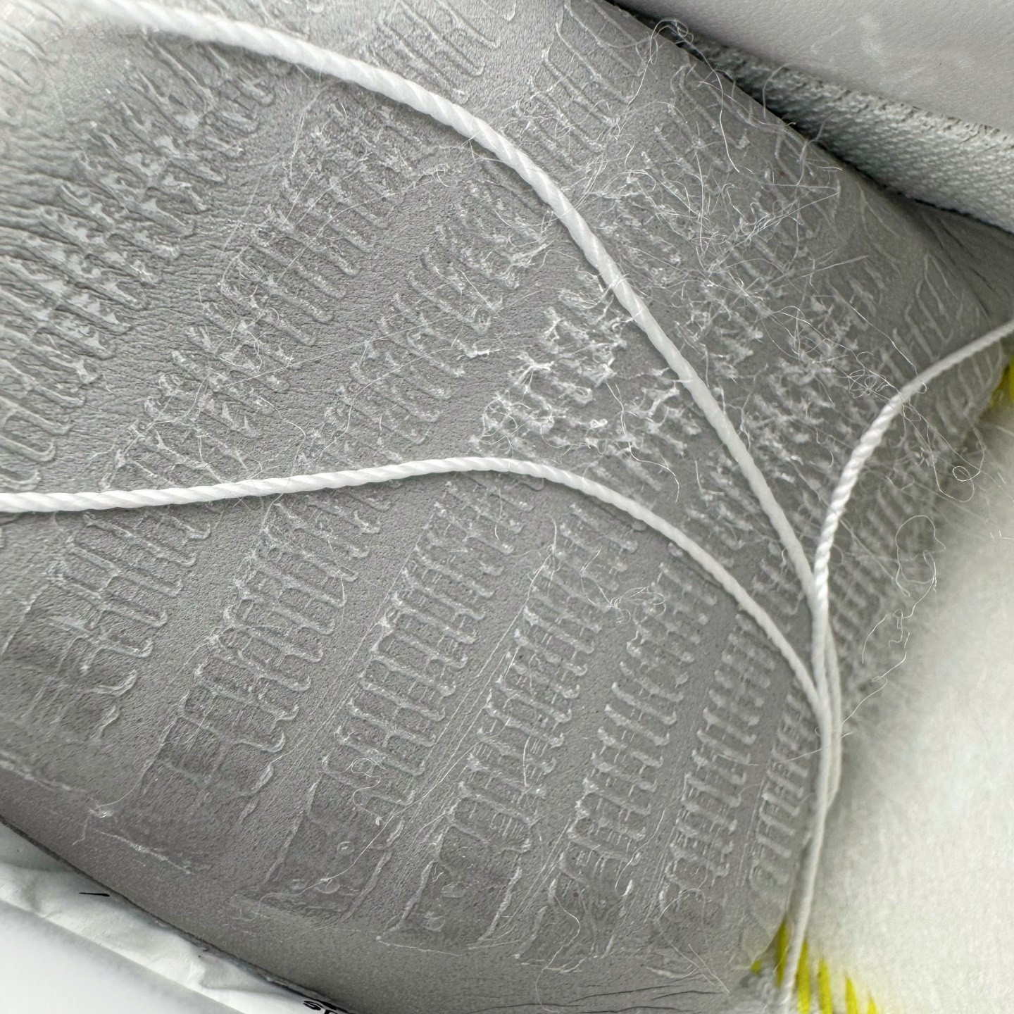 图片[12]-＃GX NOCTA x NK Air Force 1 Low \’07 空军一号低帮经典板鞋 Drake联名纯白 CZ8065-100 经典老鞋 完美复刻 不规则波浪大底咬花 全鞋电脑针车 工整有序 视觉效果满分 原厂拉帮手法 标准四线 密度针距针孔大小控制到位 原装反口里网布海绵 正确卡色网眼大小 新版鞋撑改用纸团代替 原厂港宝加持完美还原灵魂版型 原盒原配从里到外百分百还原 原厂全头层原厂皮料 原标原盒 内置Sole气垫 中底白色背胶 中底划线 已经无限的接近公司 原厂楦头 原厂刺绣 后跟弧度修正 独家私模最大开发到48.5 尺码：35.5 36 37.5 38 38.5 39 40 40.5 41 42 42.5 43 44 44.5 45 46 47.5 48.5-选品中心