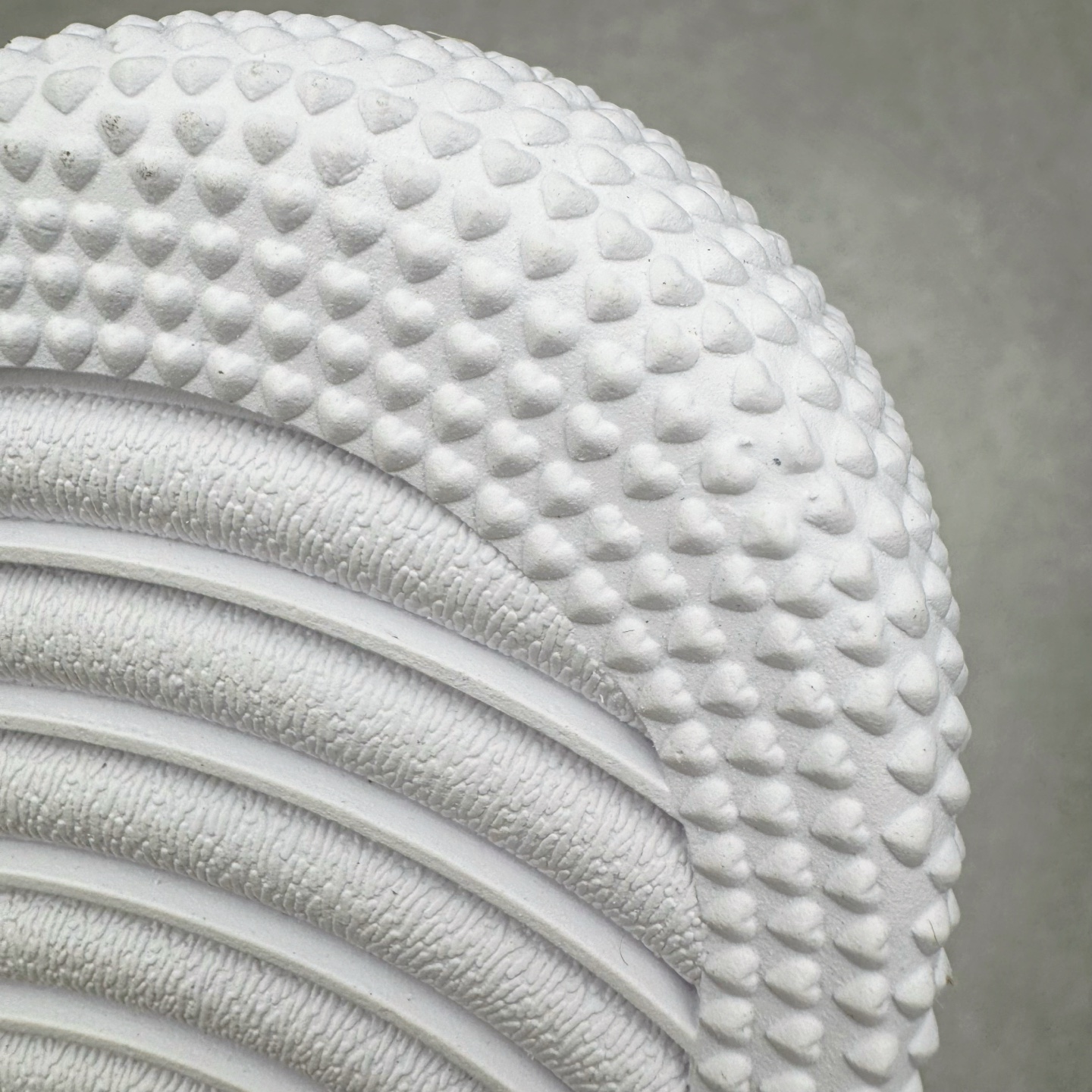 图片[24]-＃GX NOCTA x NK Air Force 1 Low \’07 空军一号低帮经典板鞋 Drake联名纯白 CZ8065-100 经典老鞋 完美复刻 不规则波浪大底咬花 全鞋电脑针车 工整有序 视觉效果满分 原厂拉帮手法 标准四线 密度针距针孔大小控制到位 原装反口里网布海绵 正确卡色网眼大小 新版鞋撑改用纸团代替 原厂港宝加持完美还原灵魂版型 原盒原配从里到外百分百还原 原厂全头层原厂皮料 原标原盒 内置Sole气垫 中底白色背胶 中底划线 已经无限的接近公司 原厂楦头 原厂刺绣 后跟弧度修正 独家私模最大开发到48.5 尺码：35.5 36 37.5 38 38.5 39 40 40.5 41 42 42.5 43 44 44.5 45 46 47.5 48.5-选品中心