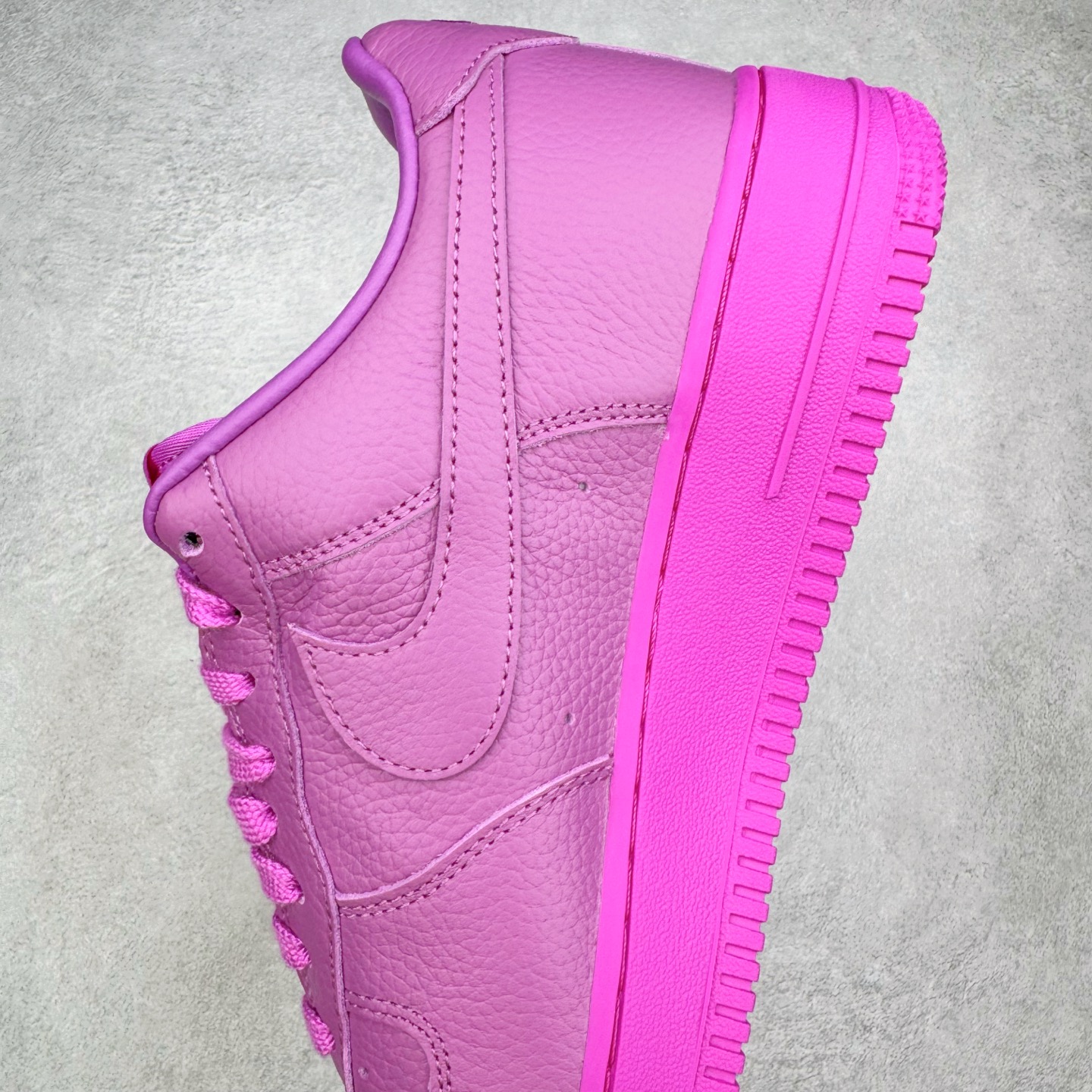 图片[7]-＃S2纯原 CPFM x NK Air Force 1 07 Low 空军一号系列低帮经典百搭休闲运动板鞋“联名放大补丁字母” FQ7069-500 近日，A$AP Bari 在其官方社交媒体上预告了 Cactus Plant Flea Market (CPFM) 和 Nike Air Force 1 Low 的全新配色。此次全新推出的紫色和苔藓绿配色，保留了原始黑白版本的标志性风格，均采用皮革鞋面、尼龙鞋舌、带有反光底衬的「AIR SUNSHINE」及同色 AF1 橡胶鞋底。尺码：39 40 40.5 41 42 42.5 43 44 44.5 45 46 47.5 48.5-选品中心